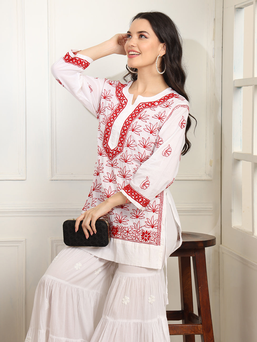 Women's White Cotton Kurta With Red Thread Embroidery
