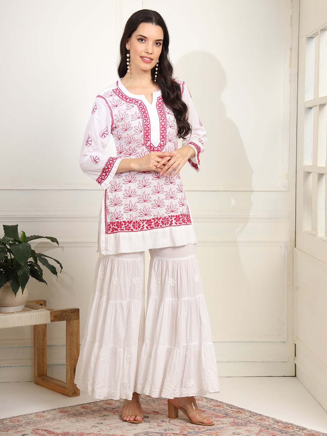 Women's White Cotton Kurta With Pink Thread Embroidery