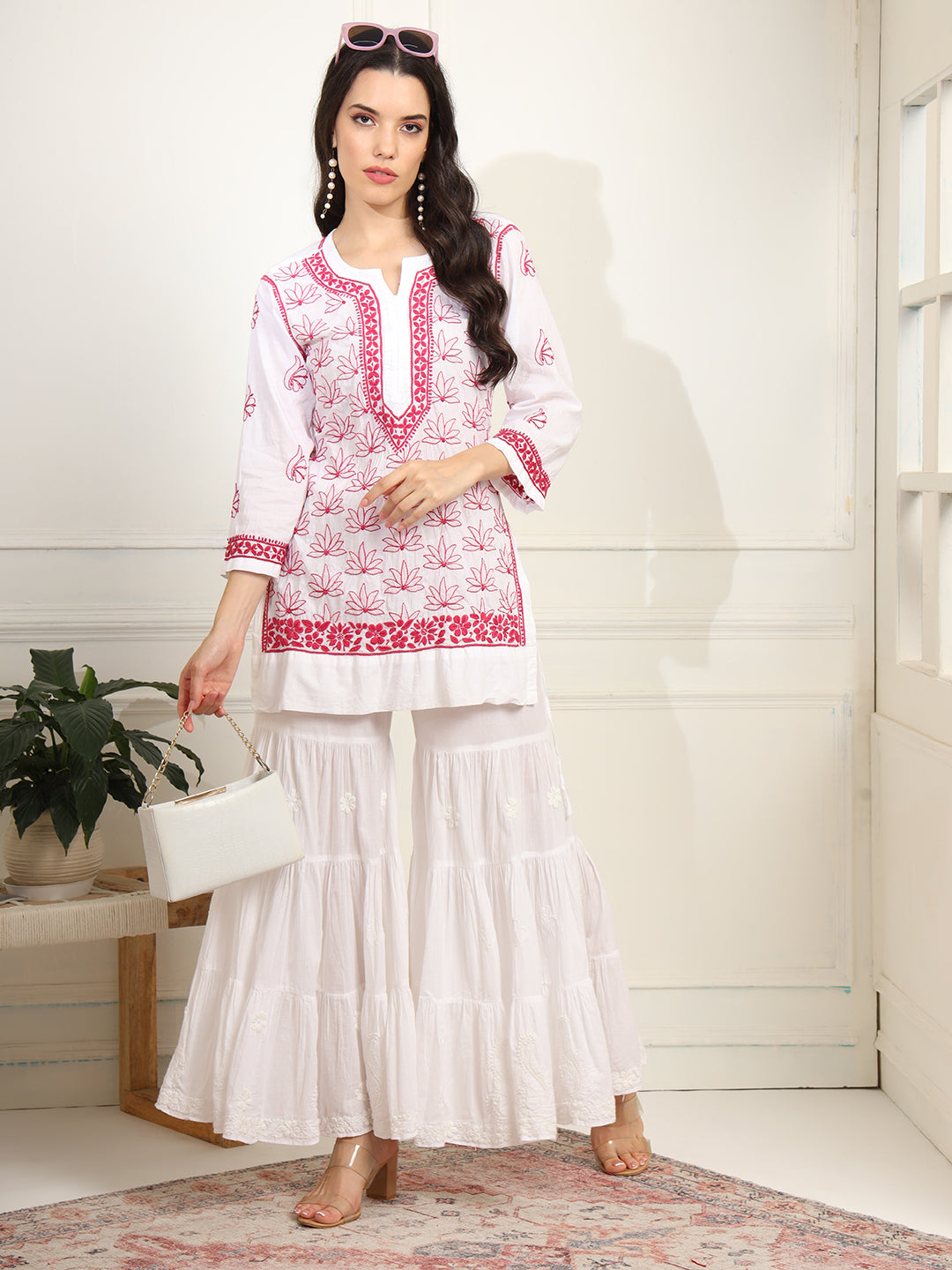 Women's White Cotton Kurta With Pink Thread Embroidery