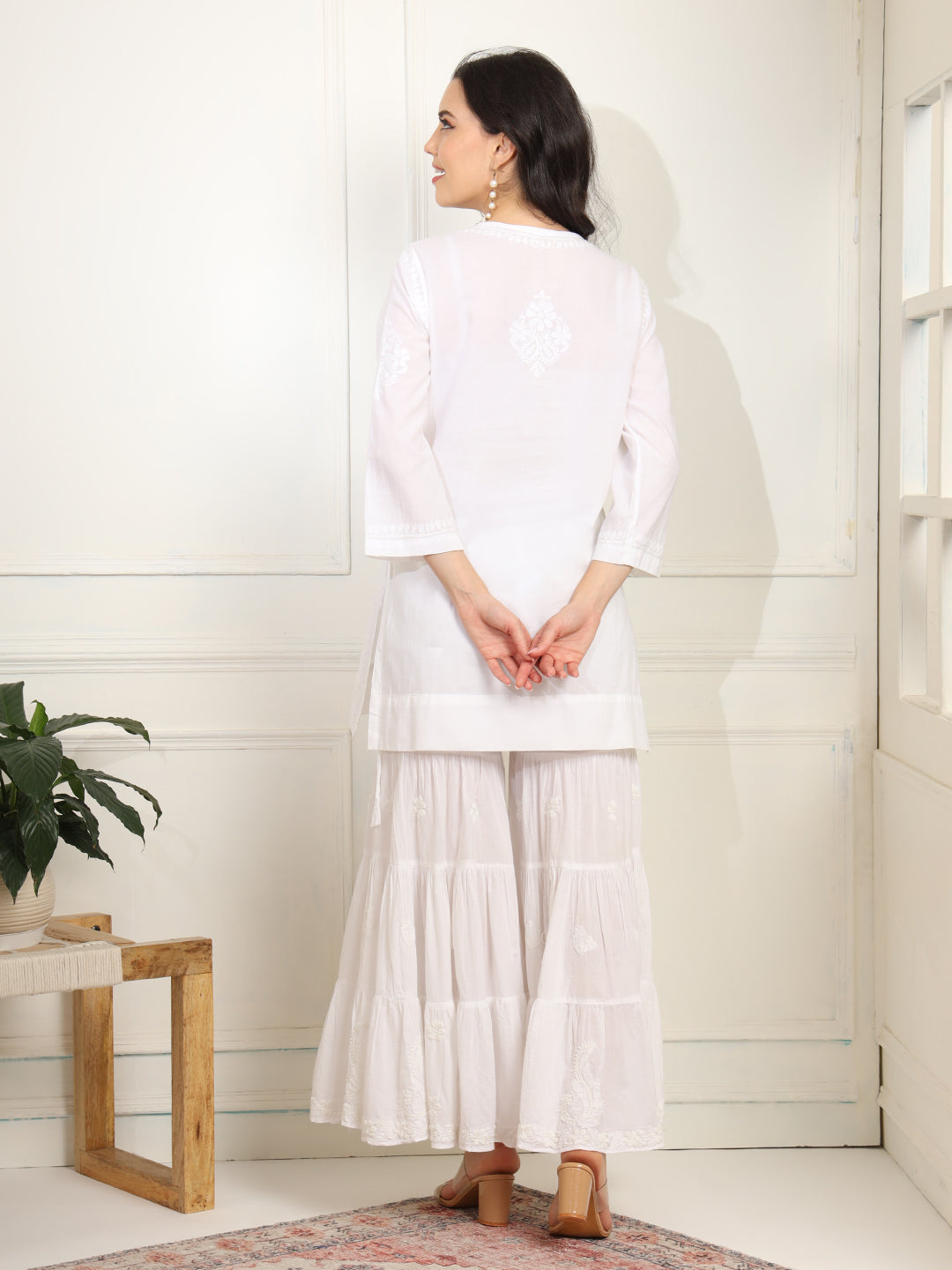 Women's White Cotton Kurta With White Thread Embroidery