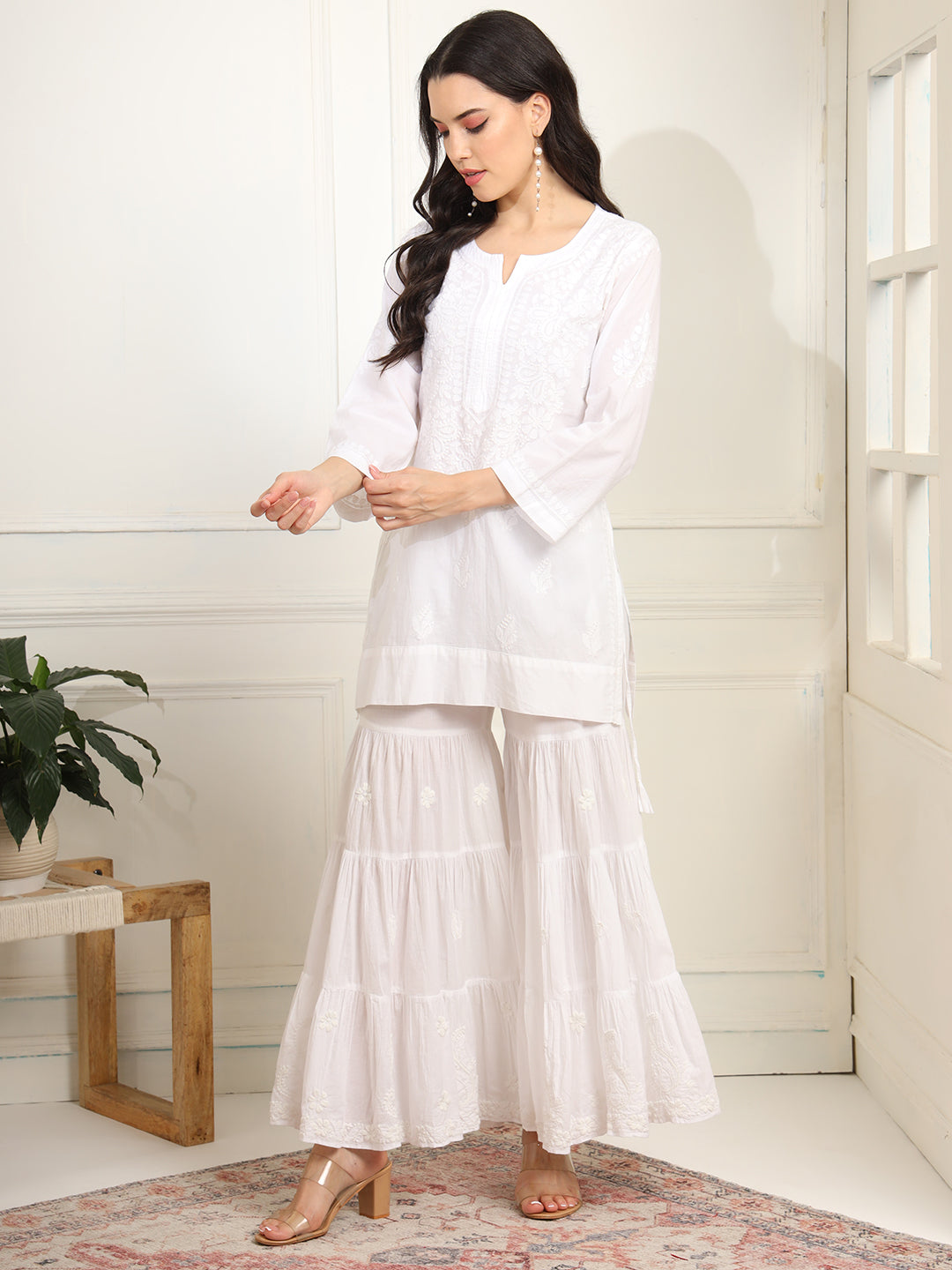 Women's White Cotton Kurta With White Thread Embroidery