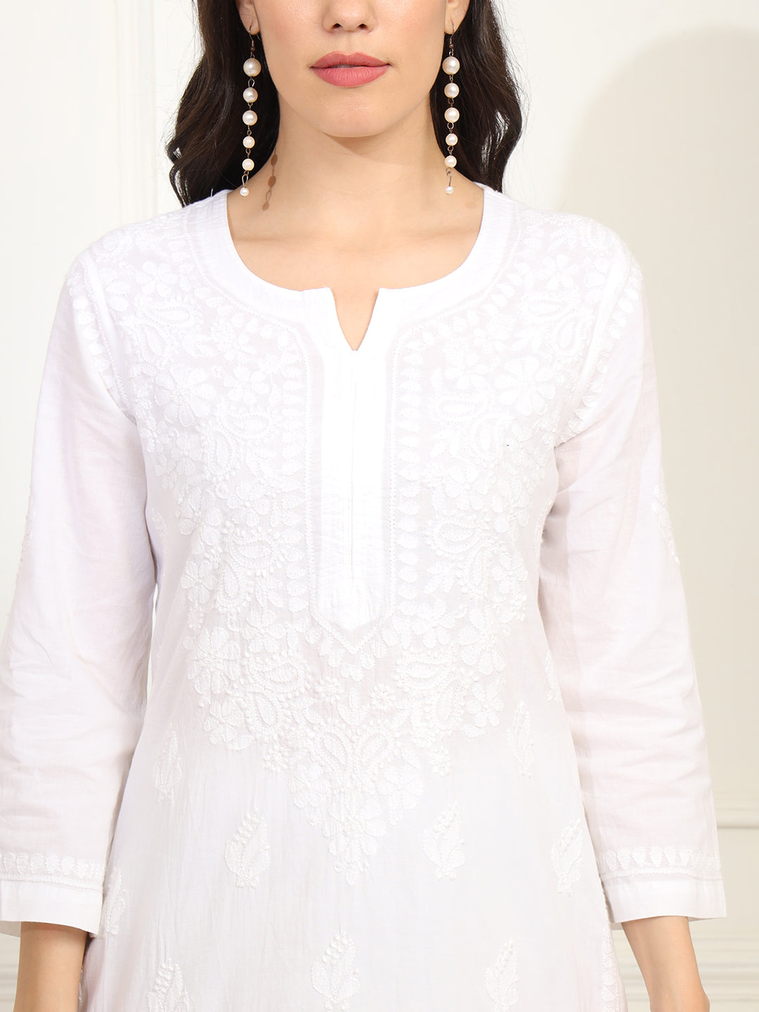 Women's White Cotton Kurta With White Thread Embroidery
