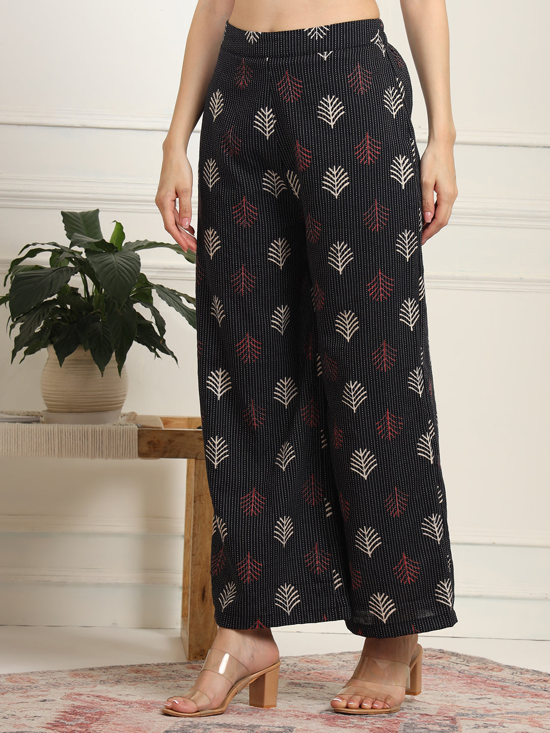 Women's Block Print With Chikankari Kurta And Bottom
