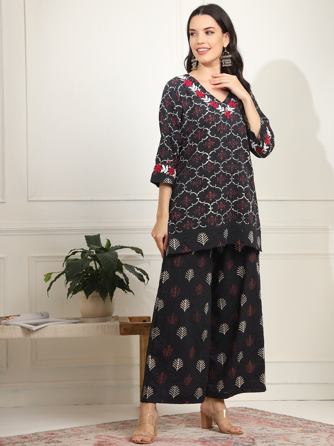 Women's Block Print With Chikankari Kurta And Bottom