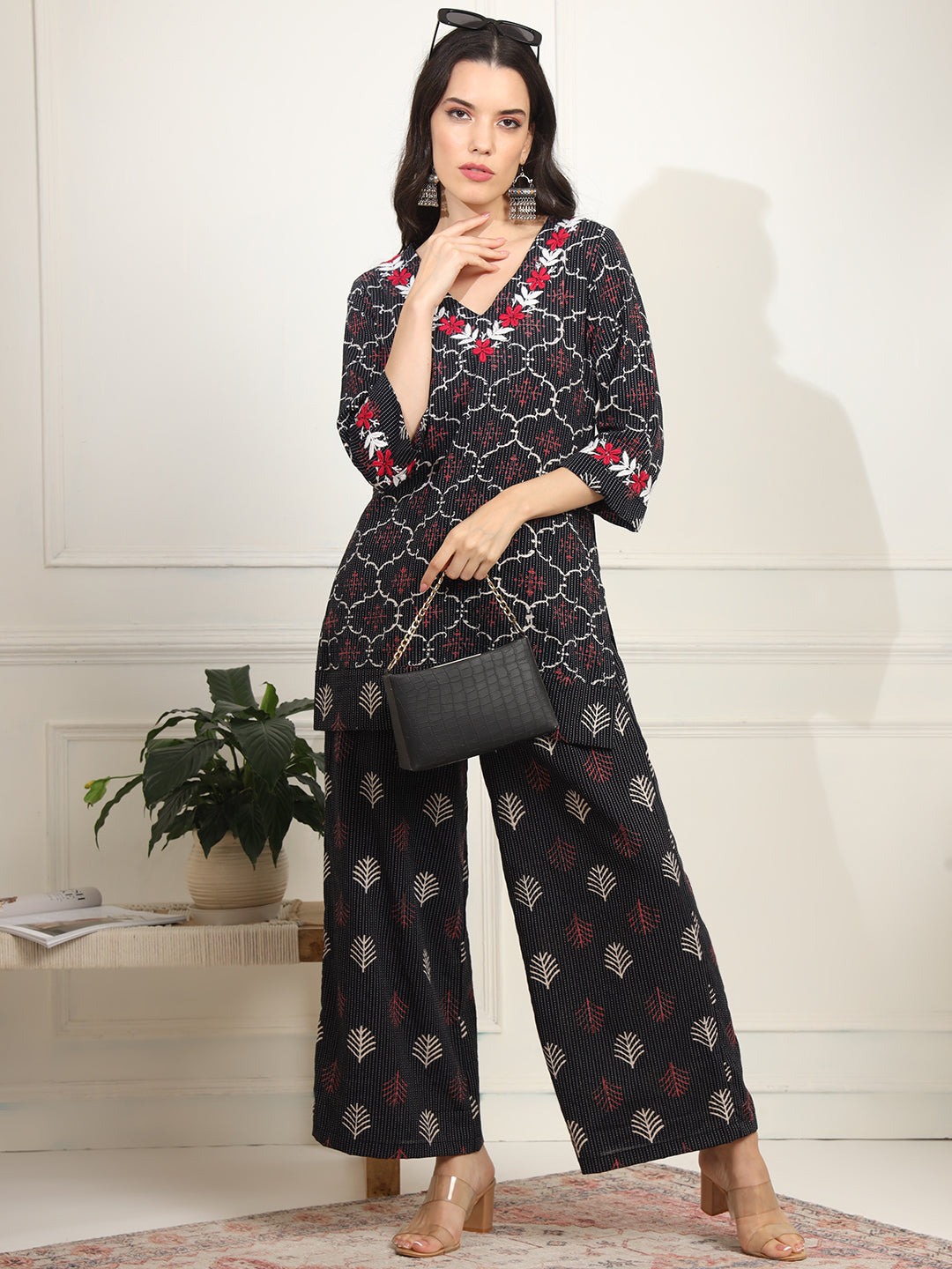 Women's Block Print With Chikankari Kurta And Bottom