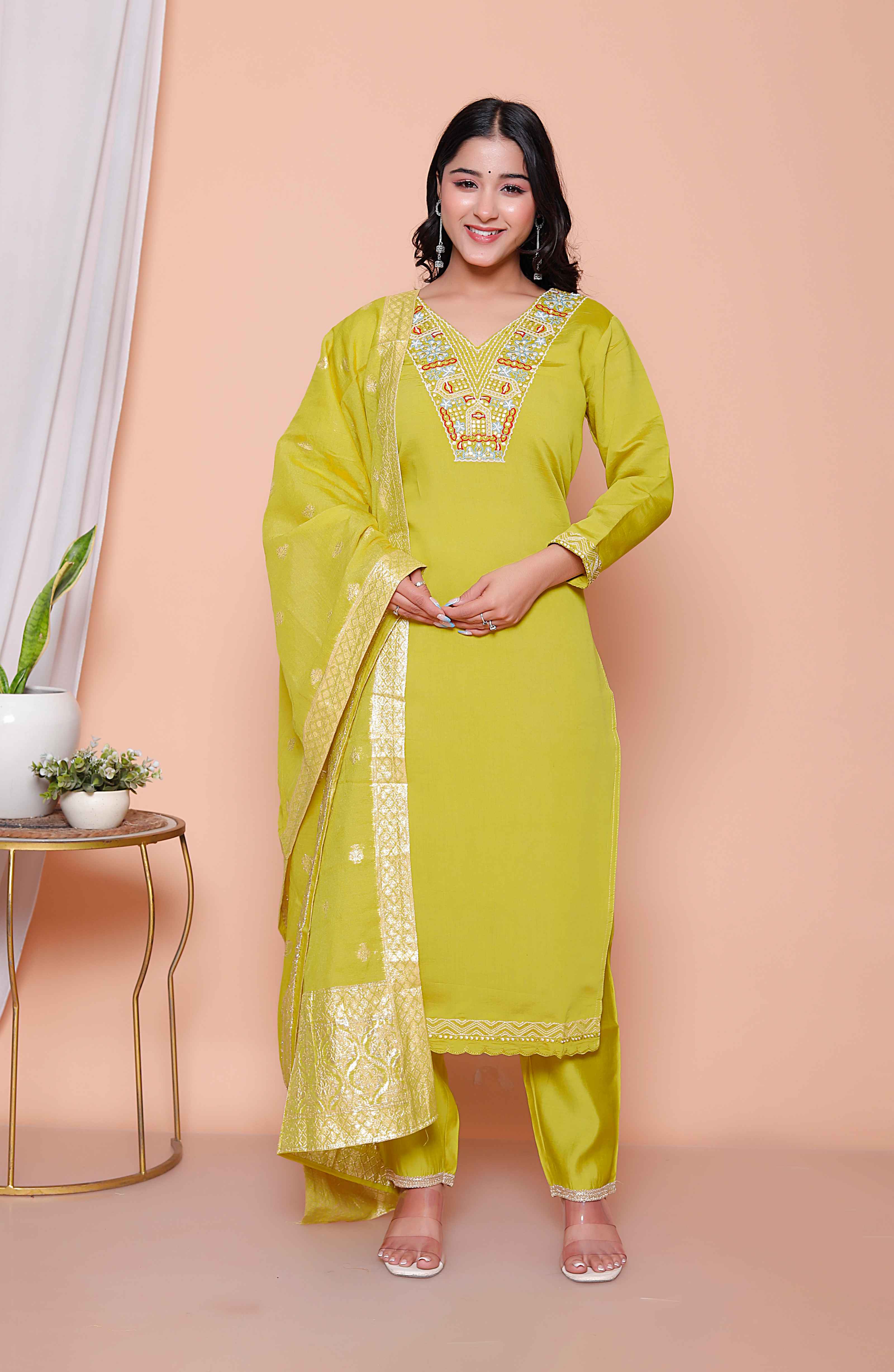Color_YELLOW