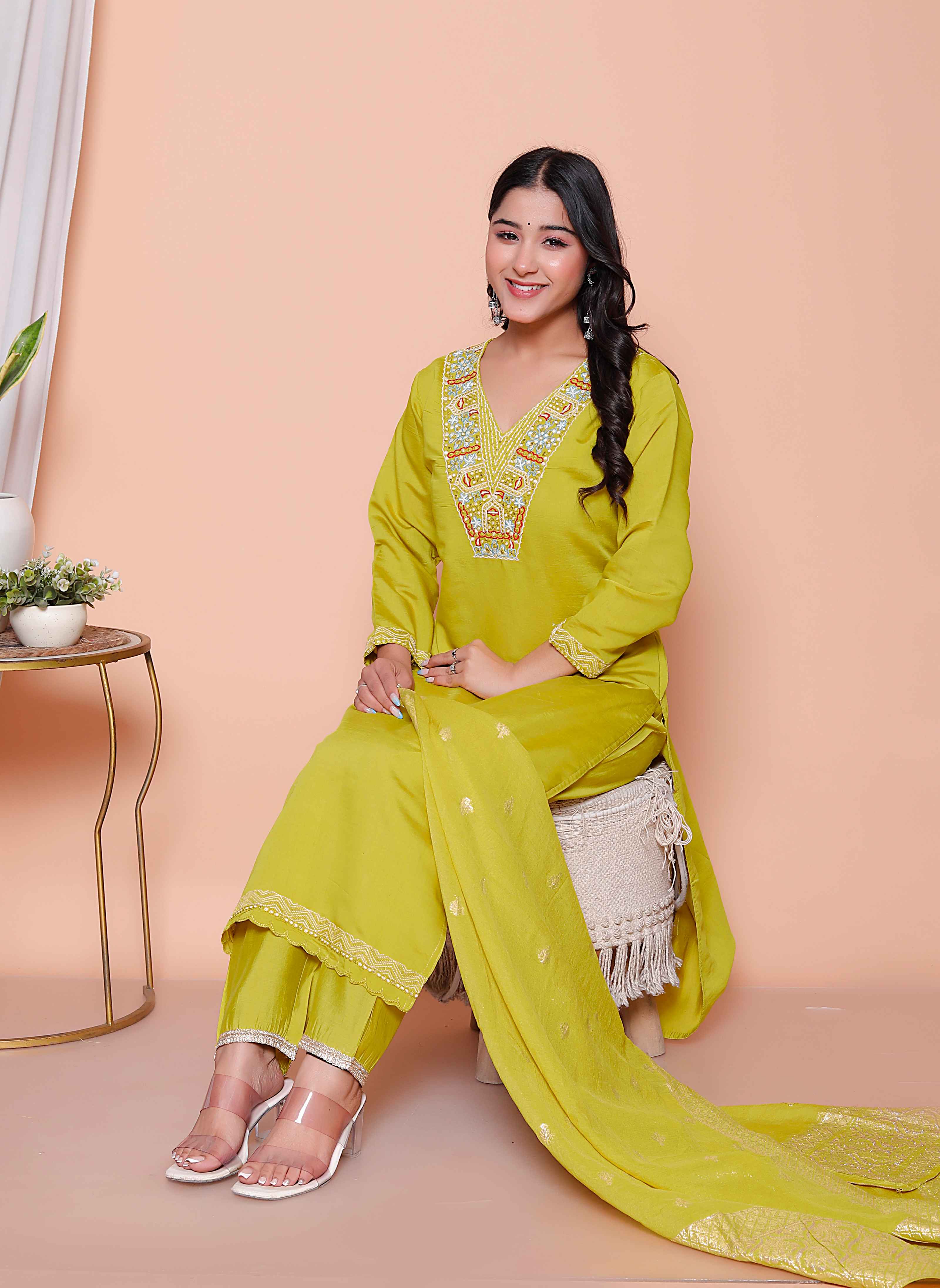 Color_YELLOW