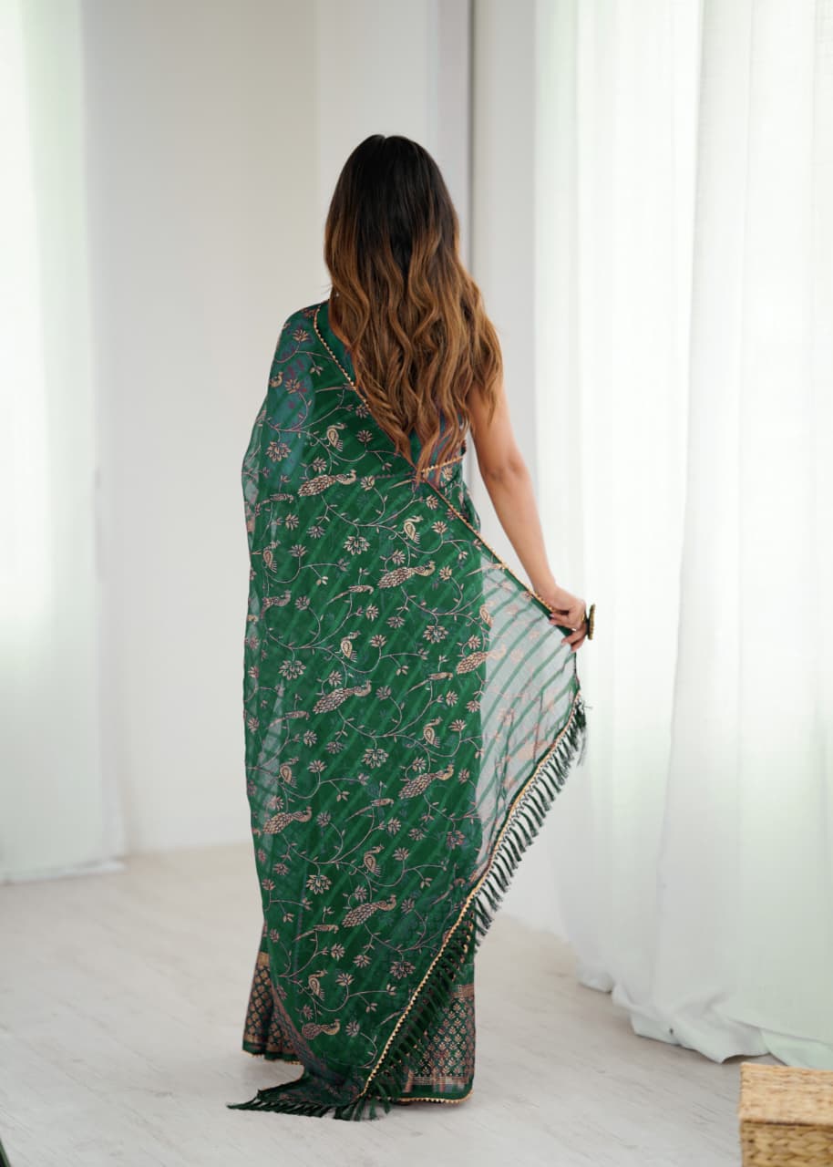 Women's Green Solo Georgette Foil Print Saree