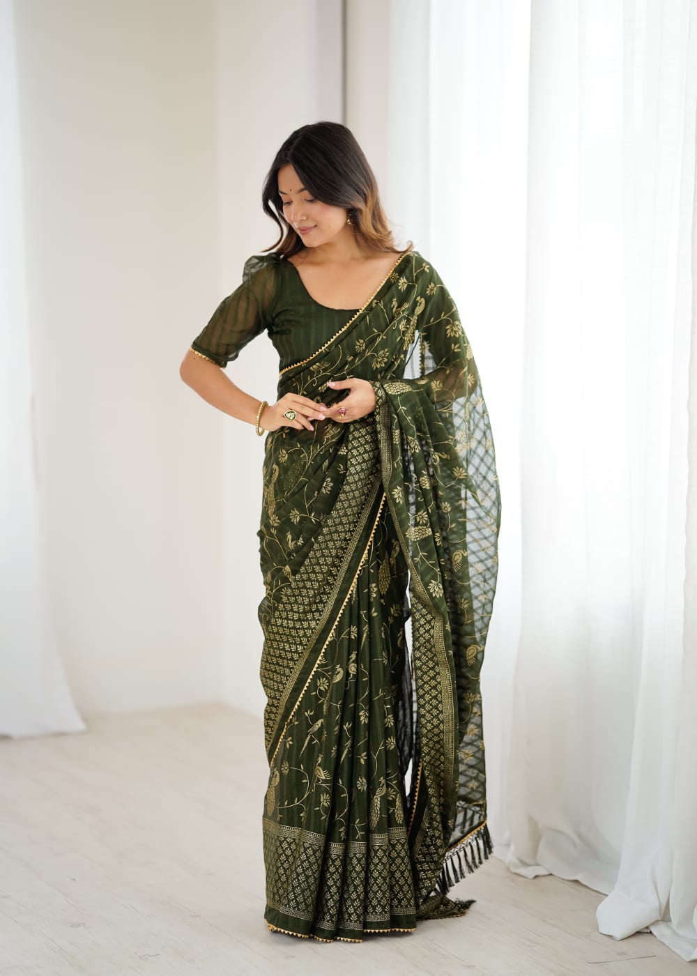 Women's Mehendi Solo Georgette Foil Print Saree