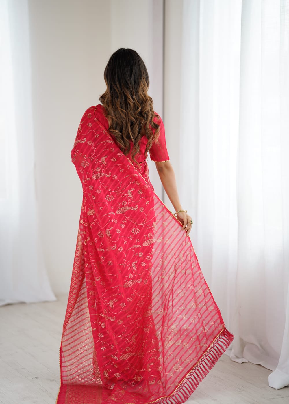 Women's Pink Solo Georgette Foil Print Saree