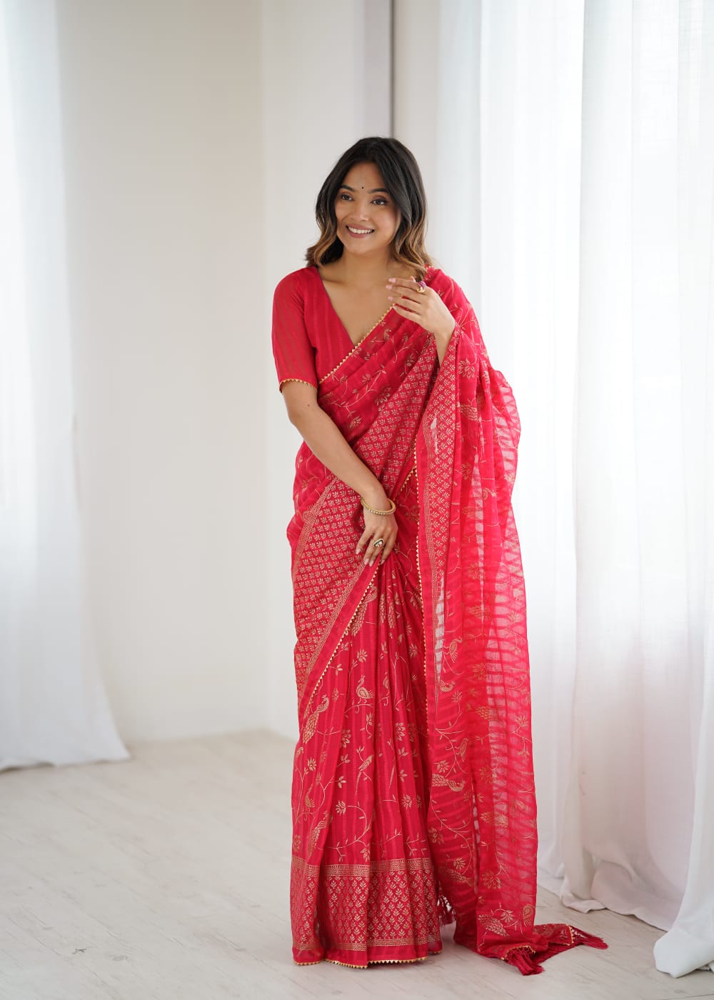 Women's Pink Solo Georgette Foil Print Saree