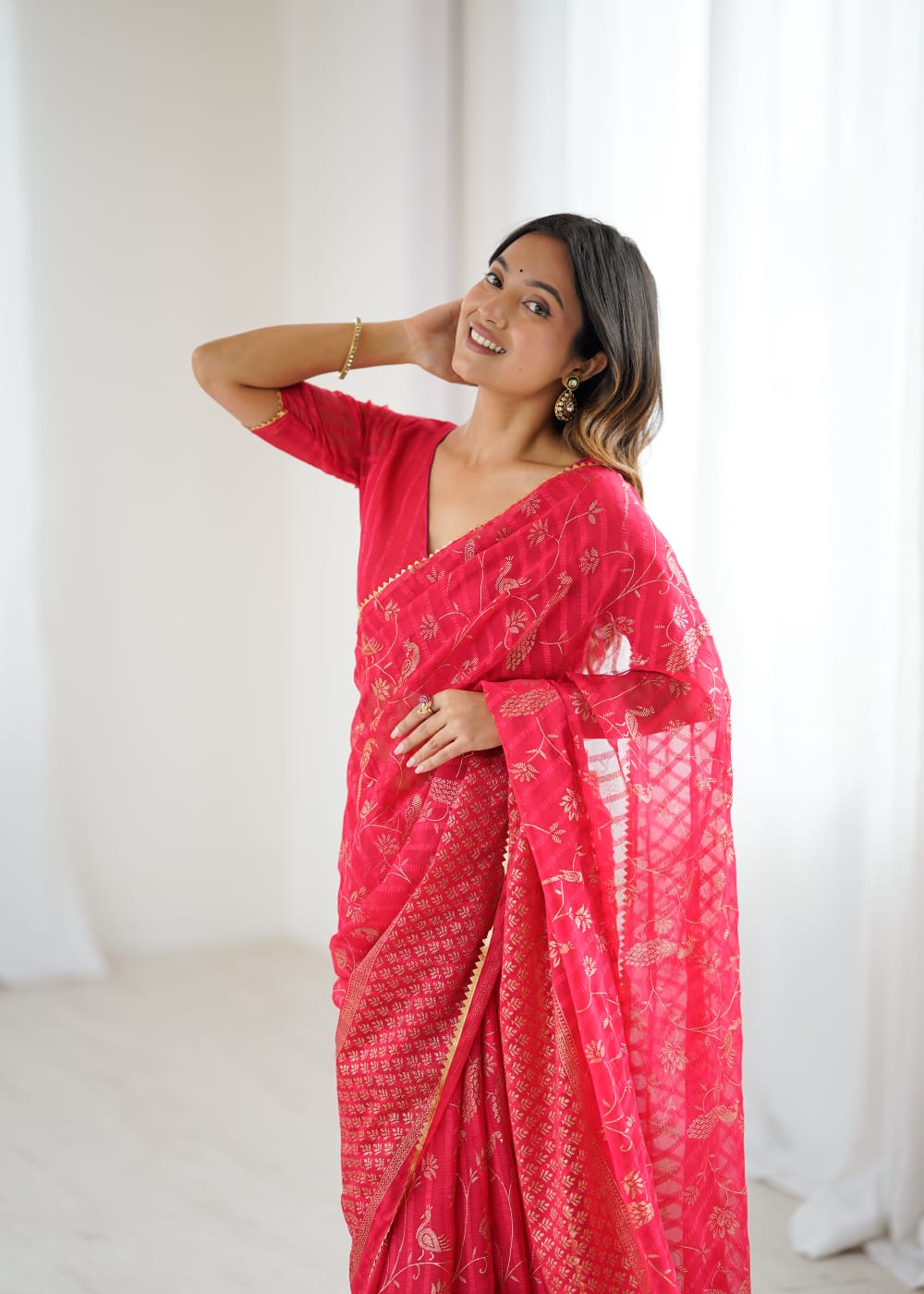Women's Pink Solo Georgette Foil Print Saree