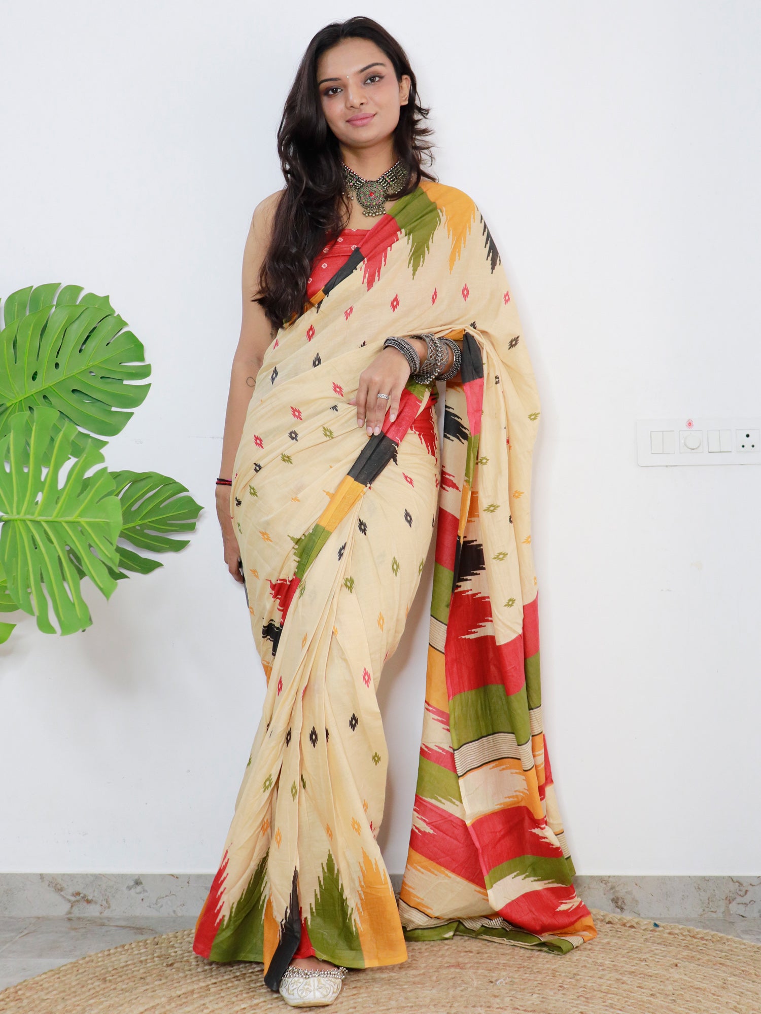 Women's Cotton Cream Printed Designer Saree With Blouse Piece - Saree Mall