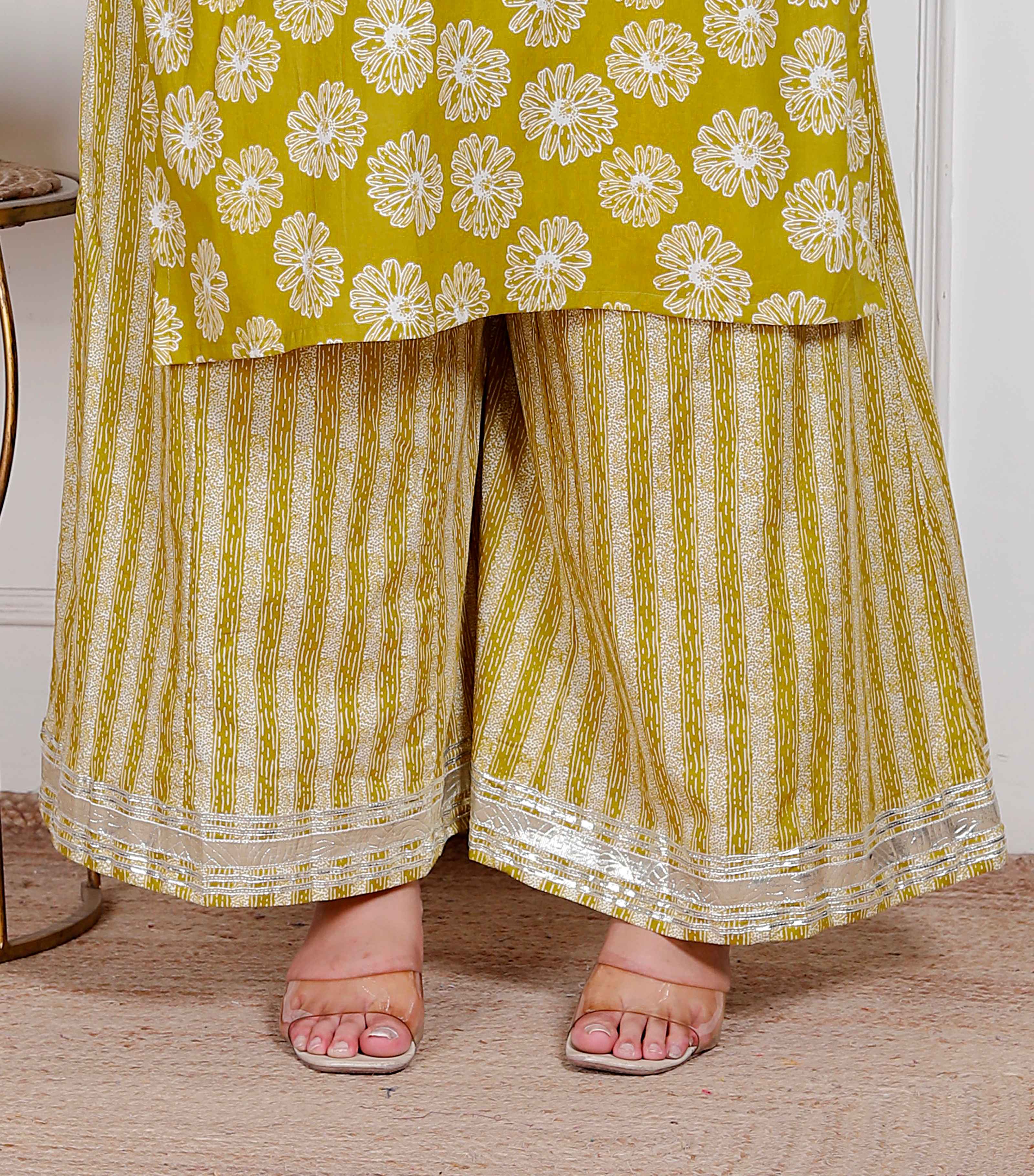 Color_YELLOW