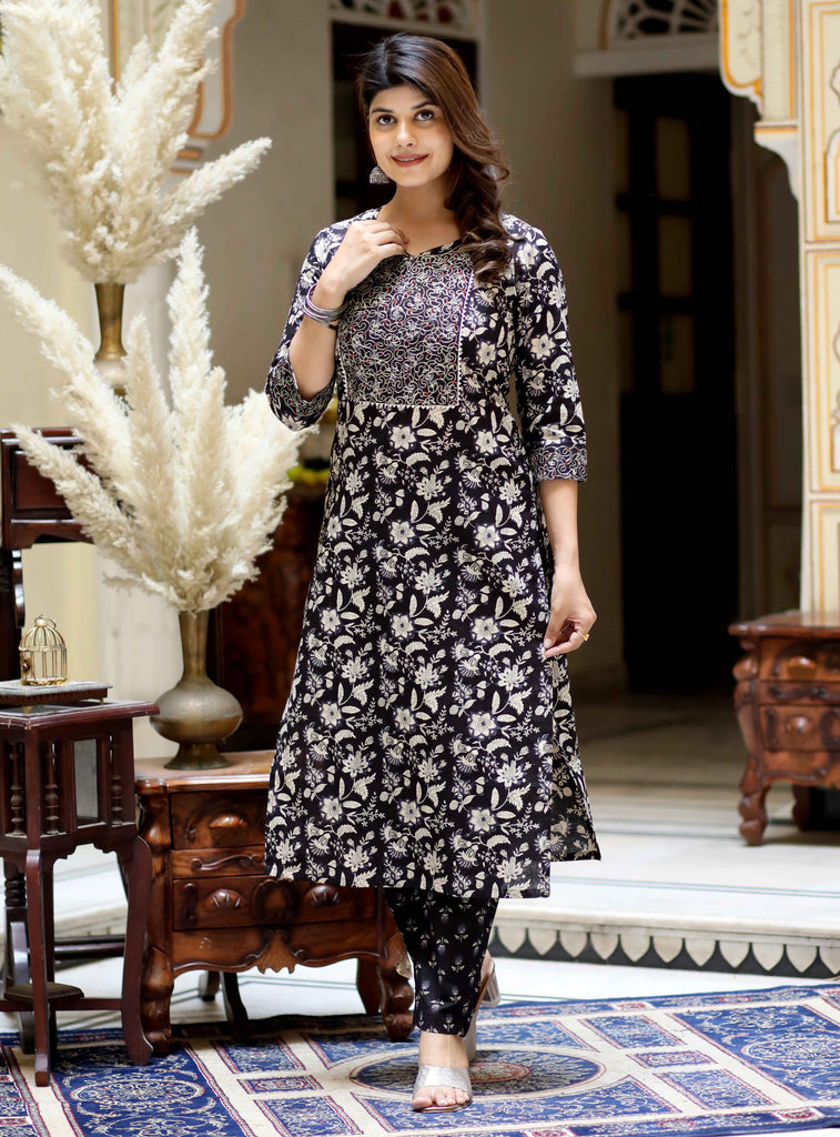 Women's Embroidered Kurta In Sweet-Heart Neck With Black Straight Palazzo