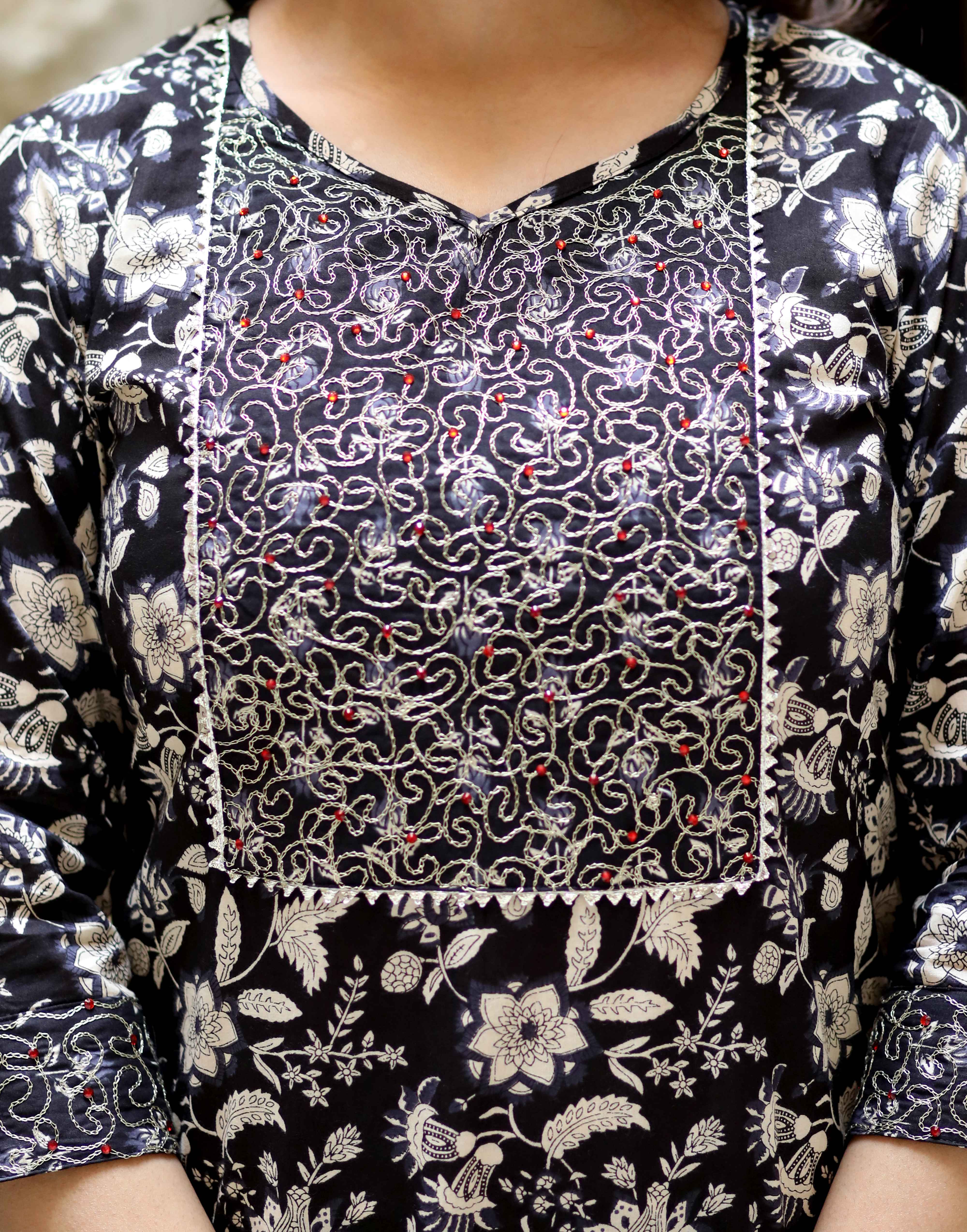 Women's Embroidered Kurta In Sweet-Heart Neck With Black Straight Palazzo - Doriyaan