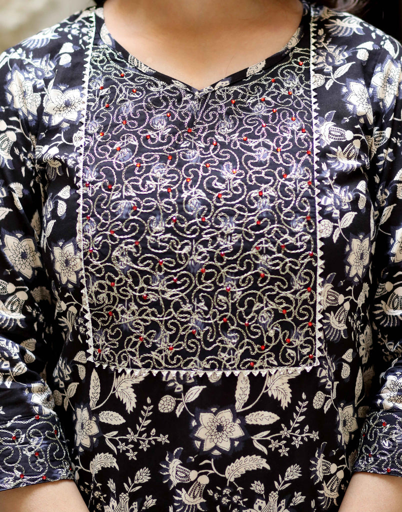 Women's Embroidered Kurta In Sweet-Heart Neck With Black Straight Palazzo