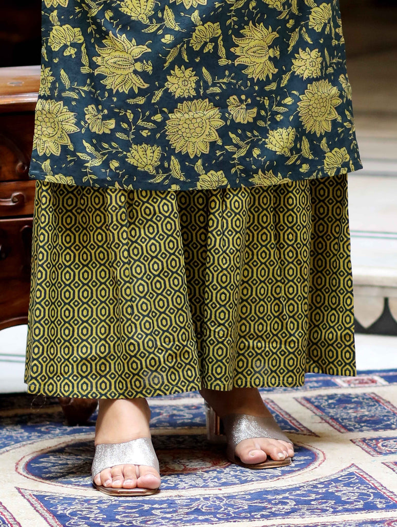 Women's Green Cotton Floral Printed Kurta With Sharara