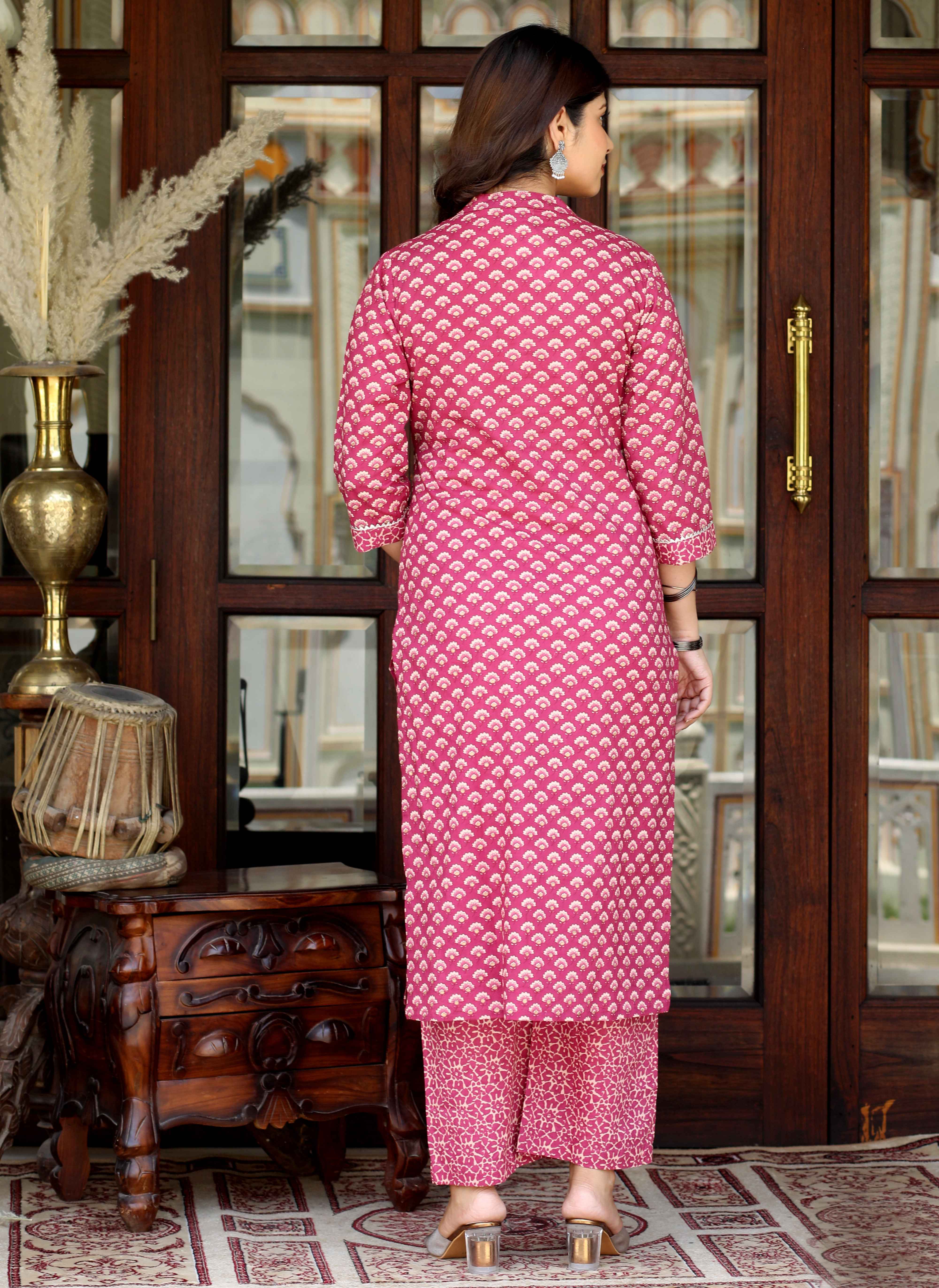 Women's Floral Printed Charming Pink Straight Kurta With Palazzo Set - Doriyaan