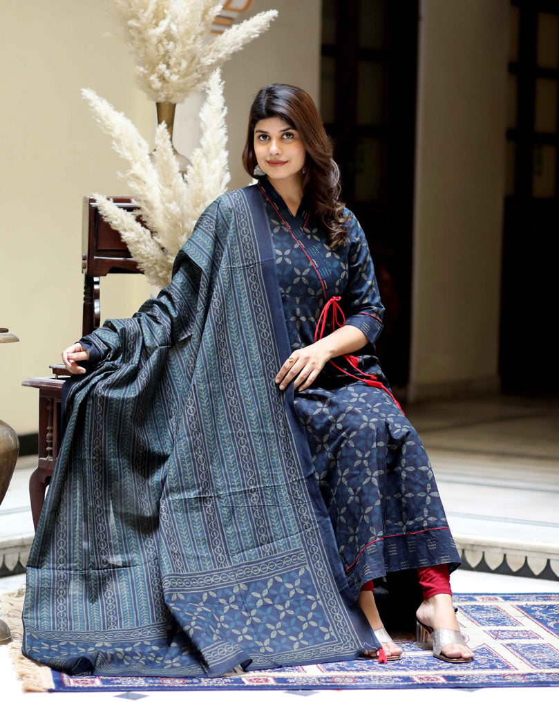 Women's V-Neck Abstract Printed Tassel Angrakha Kurta & Dupatta