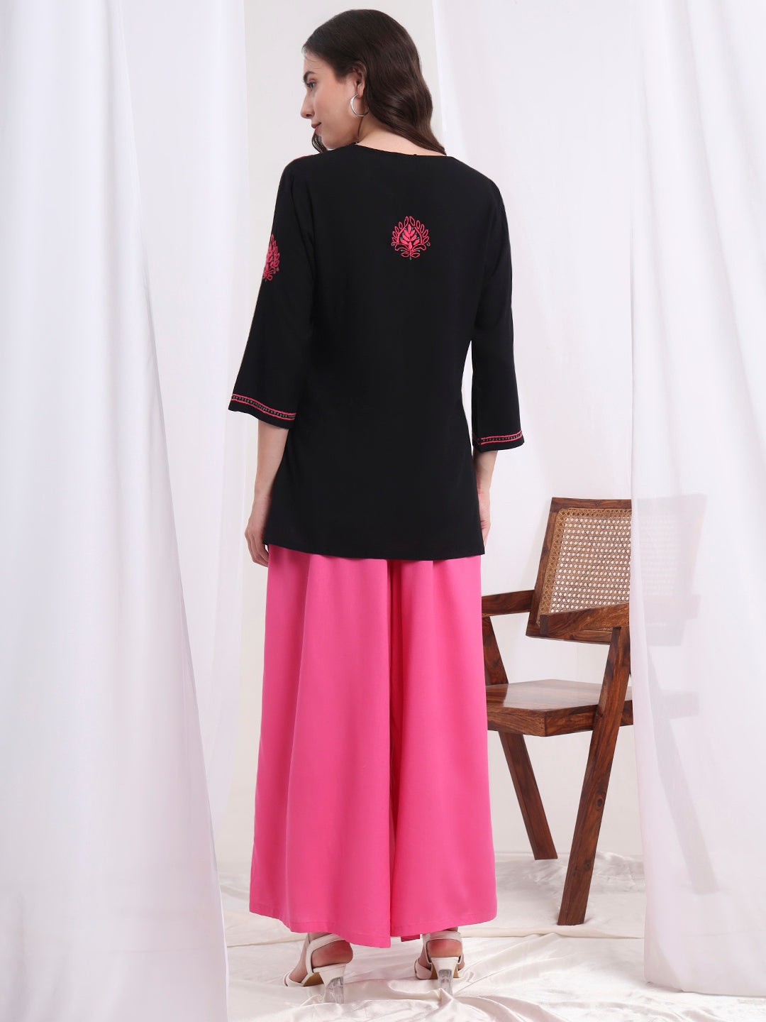 Women's Chikankari Black Cotton Kurti S1007