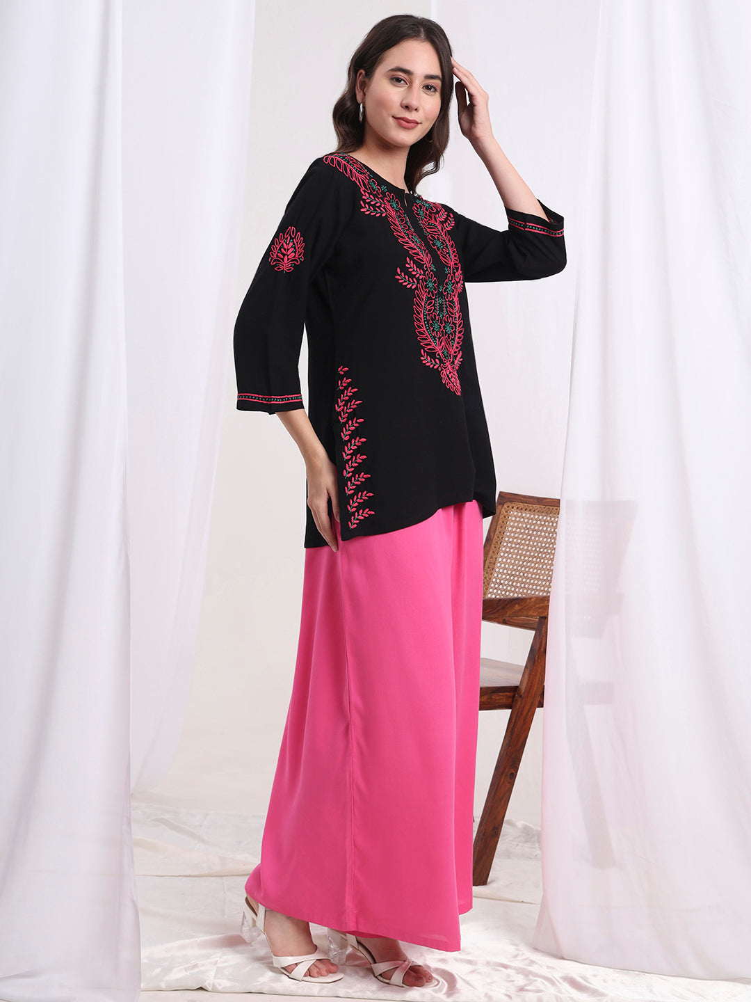 Women's Chikankari Black Cotton Kurti S1007