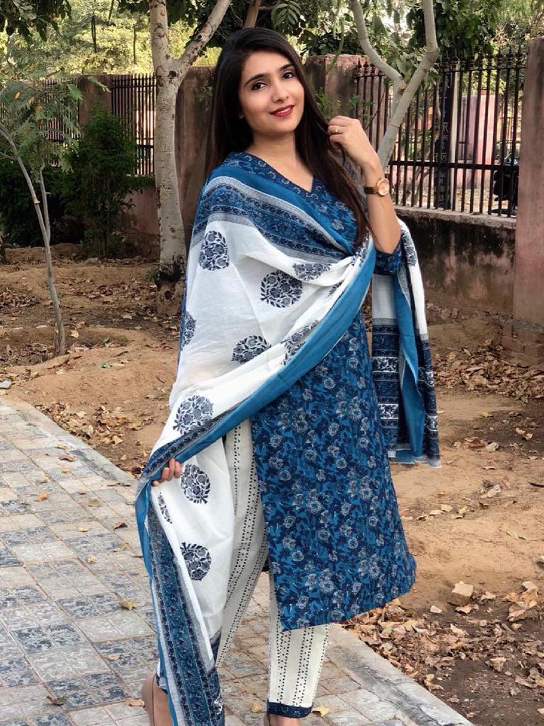 Women's Blue Floral Print Viscose Rayon Kurta And Pant Set
