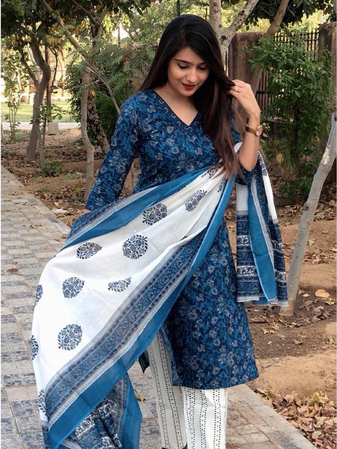 Women's Blue Floral Print Viscose Rayon Kurta And Pant Set