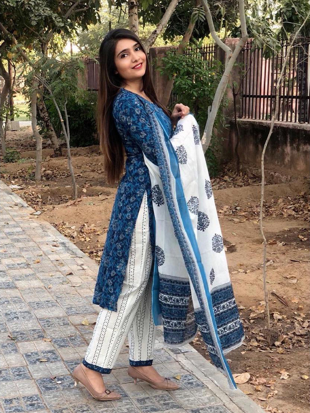 Women's Blue Floral Print Viscose Rayon Kurta And Pant Set