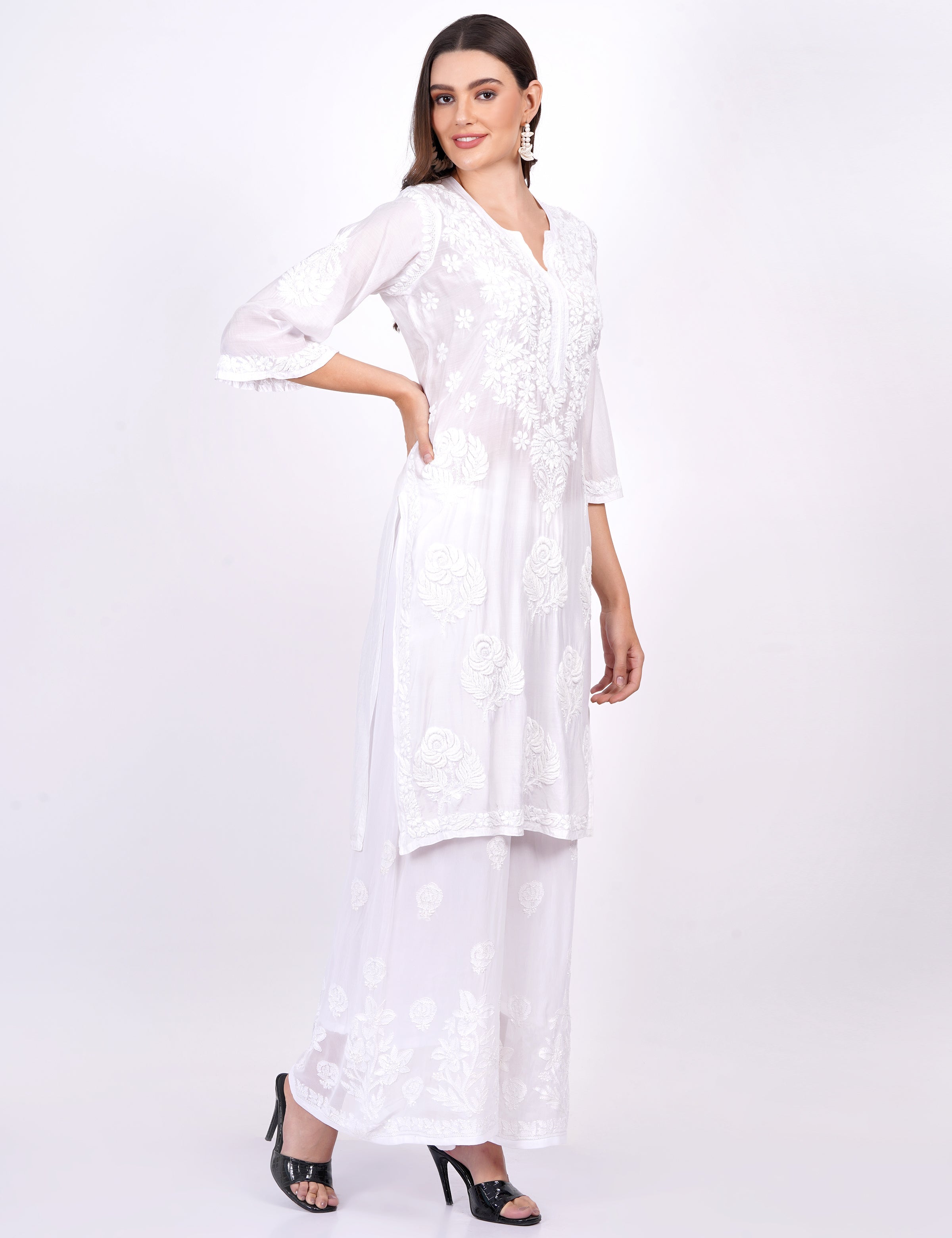 Women's Muslin White Color Chikankari Kurti