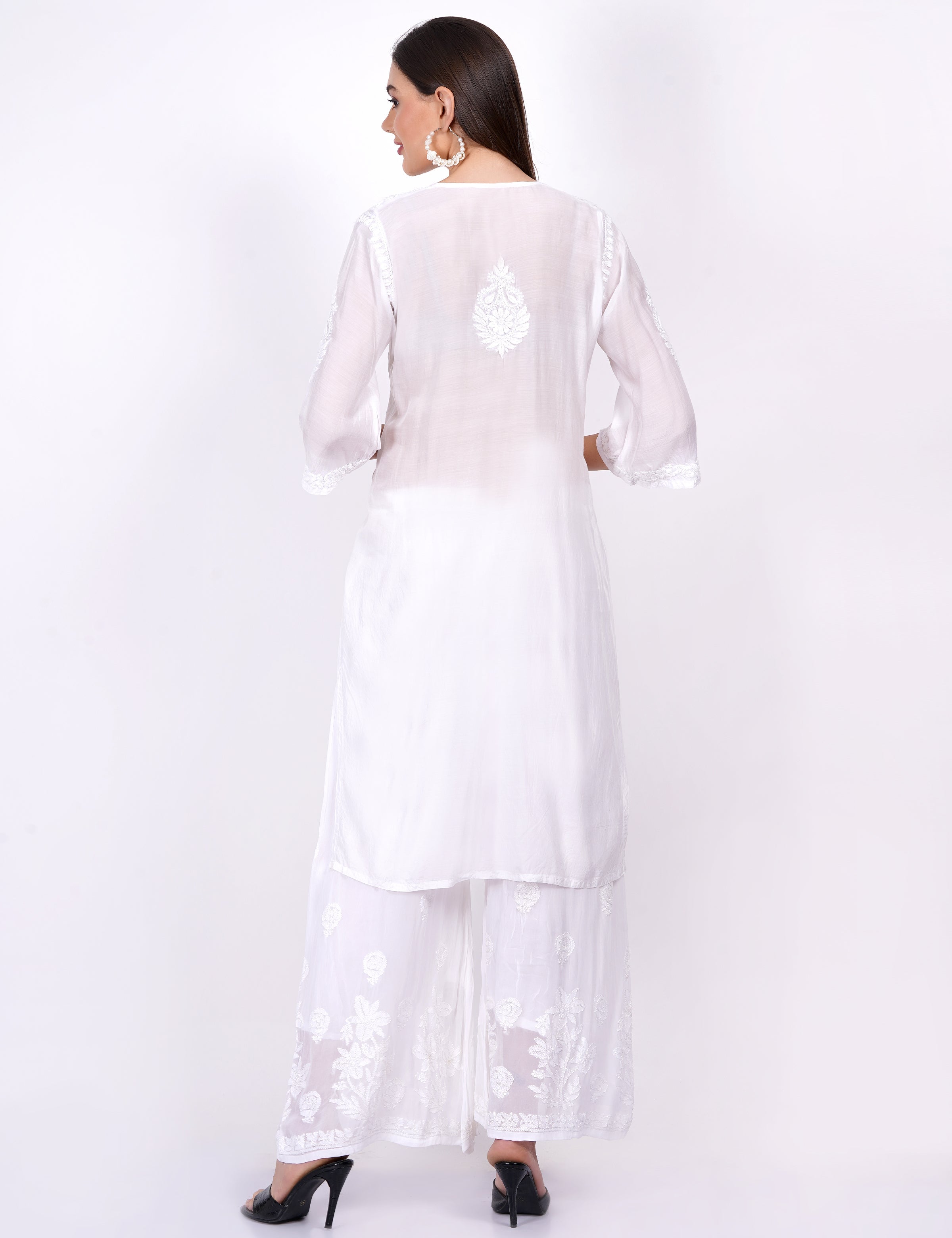Women's Muslin White Color Chikankari Kurti