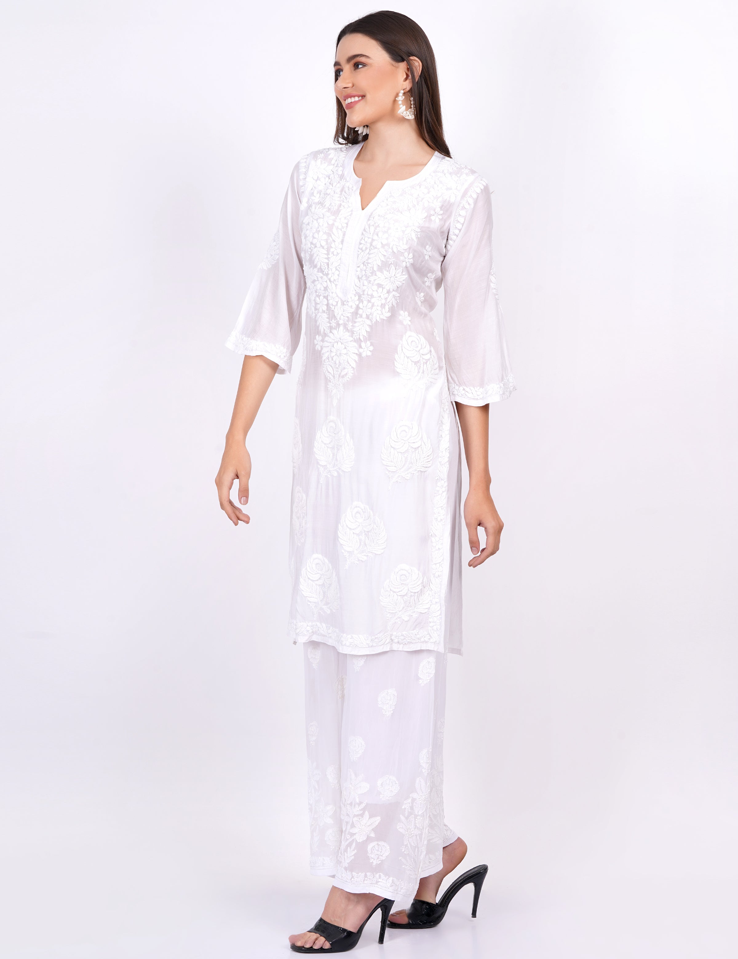 Women's Muslin White Color Chikankari Kurti