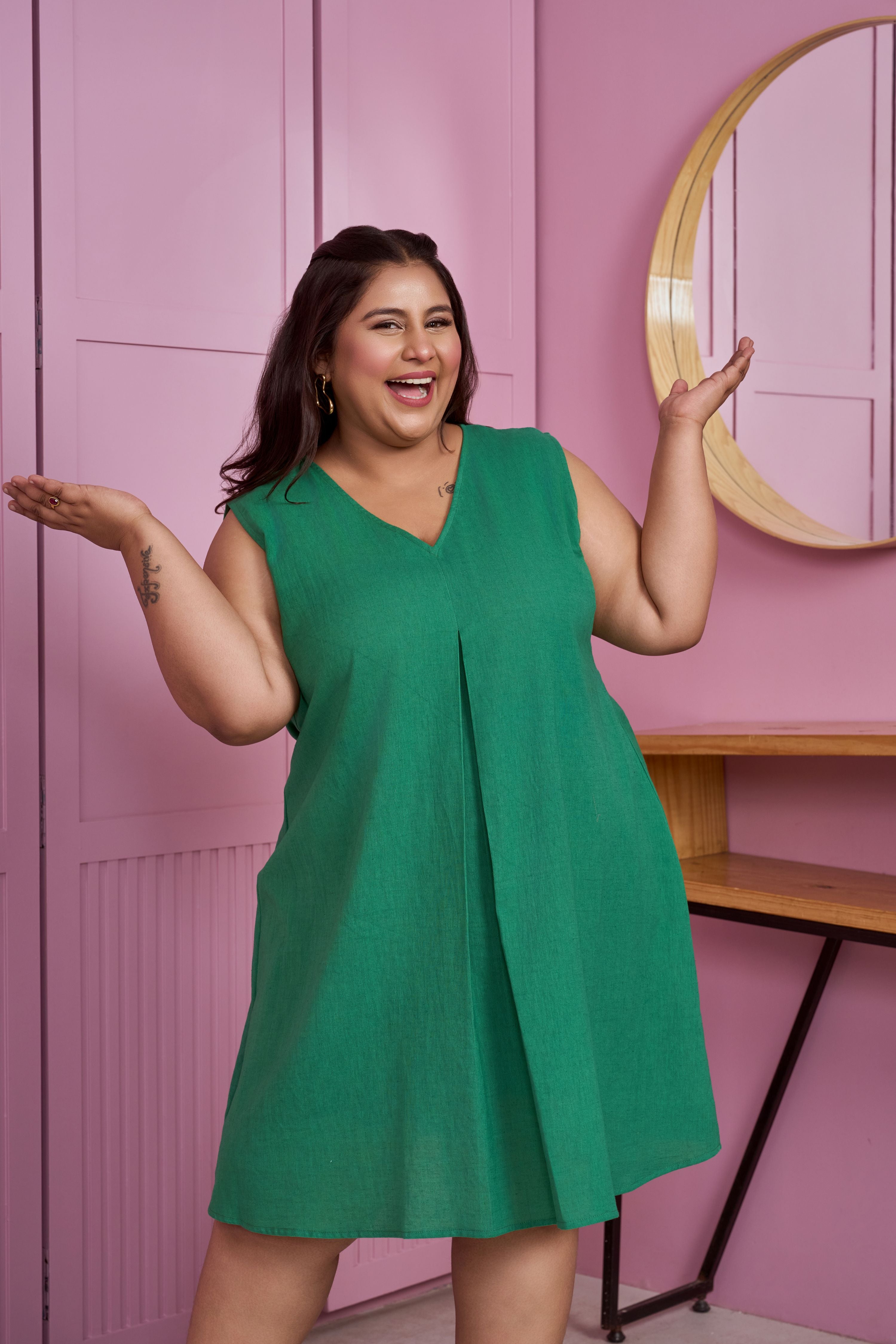Women's Emerald Green Center-Pleated Linen Short Dress - Nangalia Ruchira