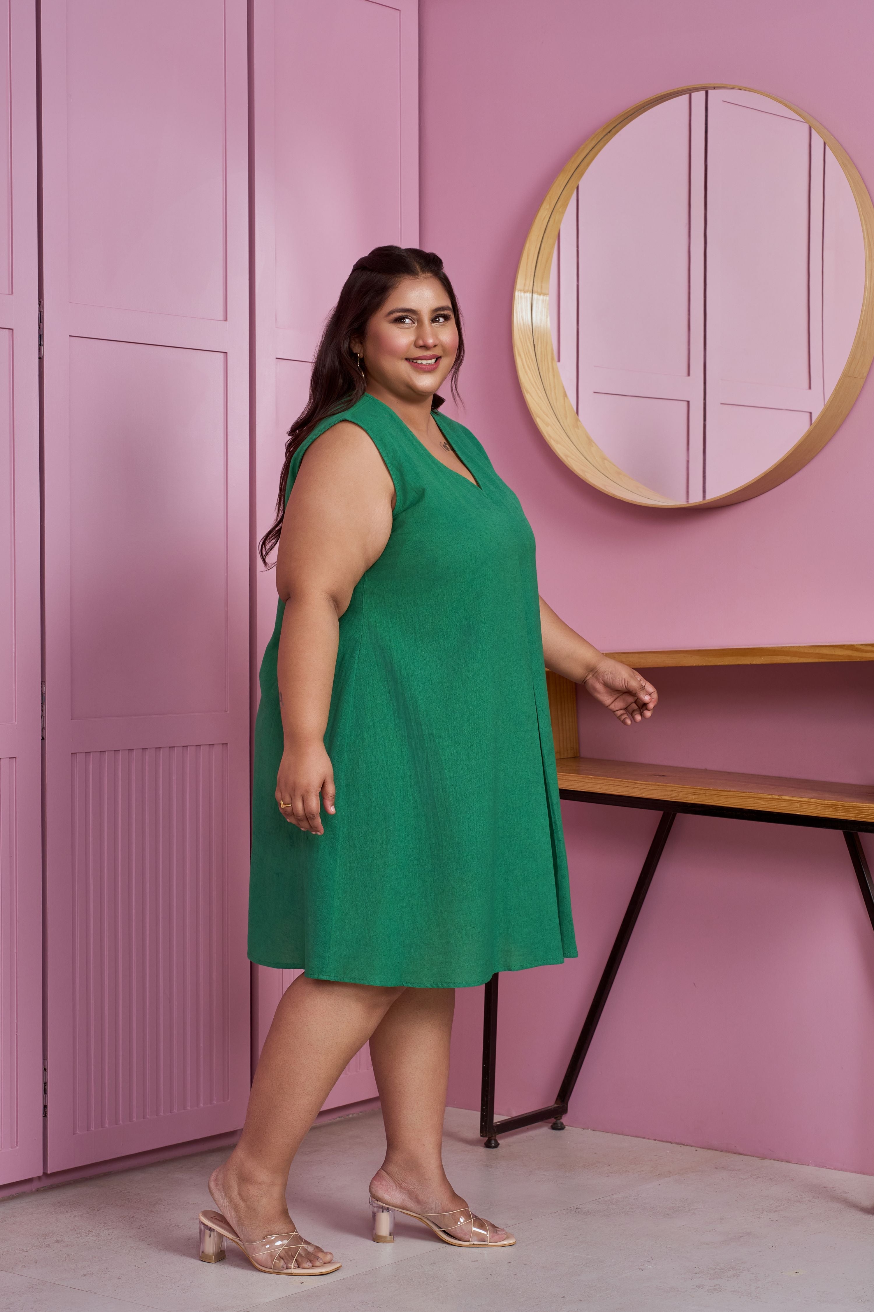 Women's Emerald Green Center-Pleated Linen Short Dress - Nangalia Ruchira