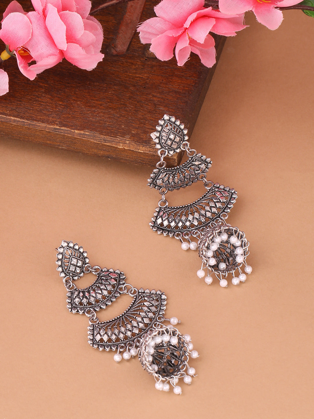 Women's Silver toned contemporary jhumka earrings
