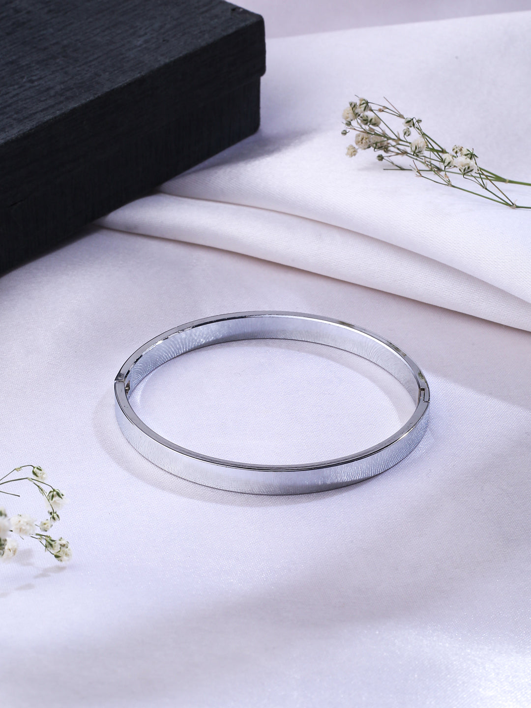 Men's Silver Metal Interlock Kada Bracelet