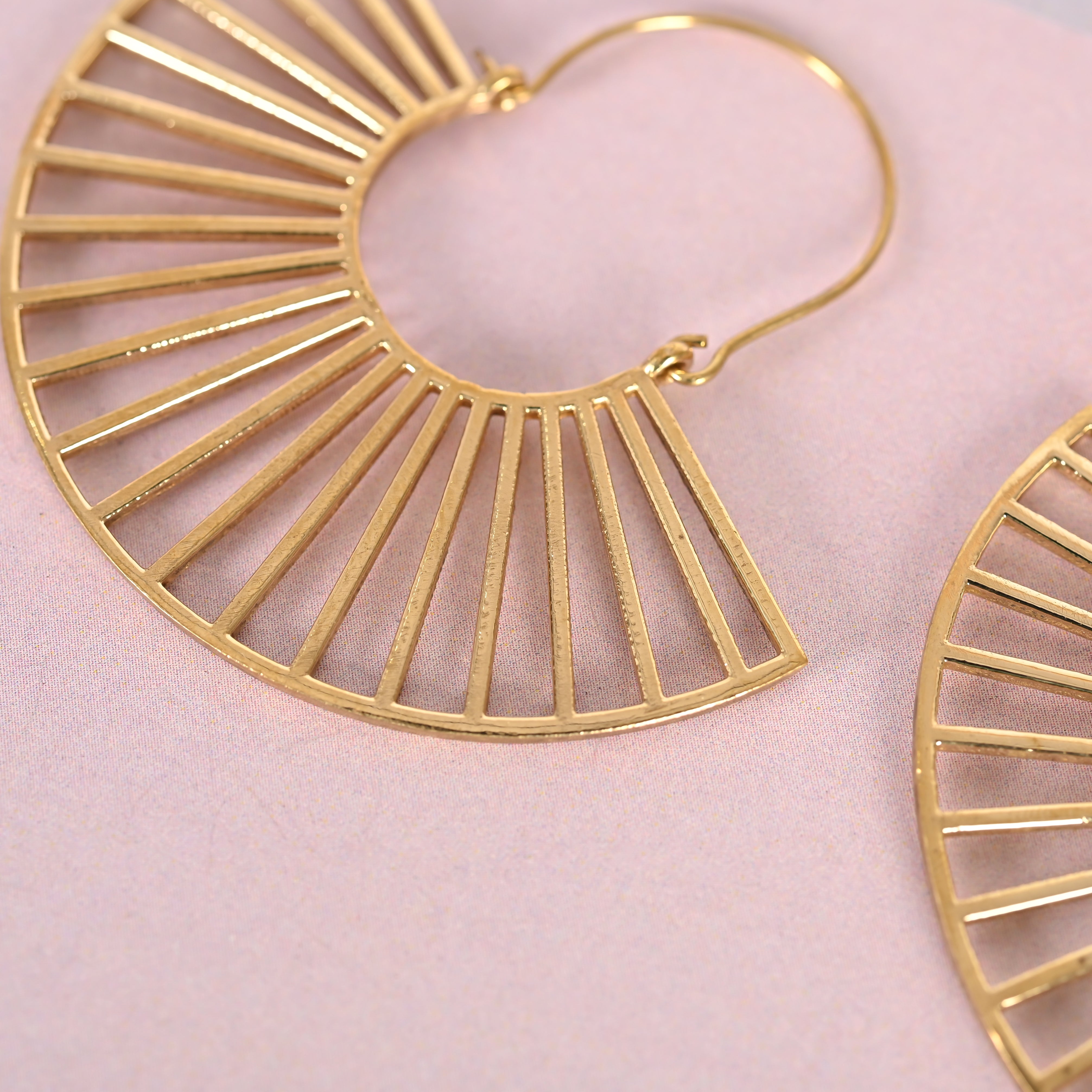 Women's Golden hoop earrings - NVR