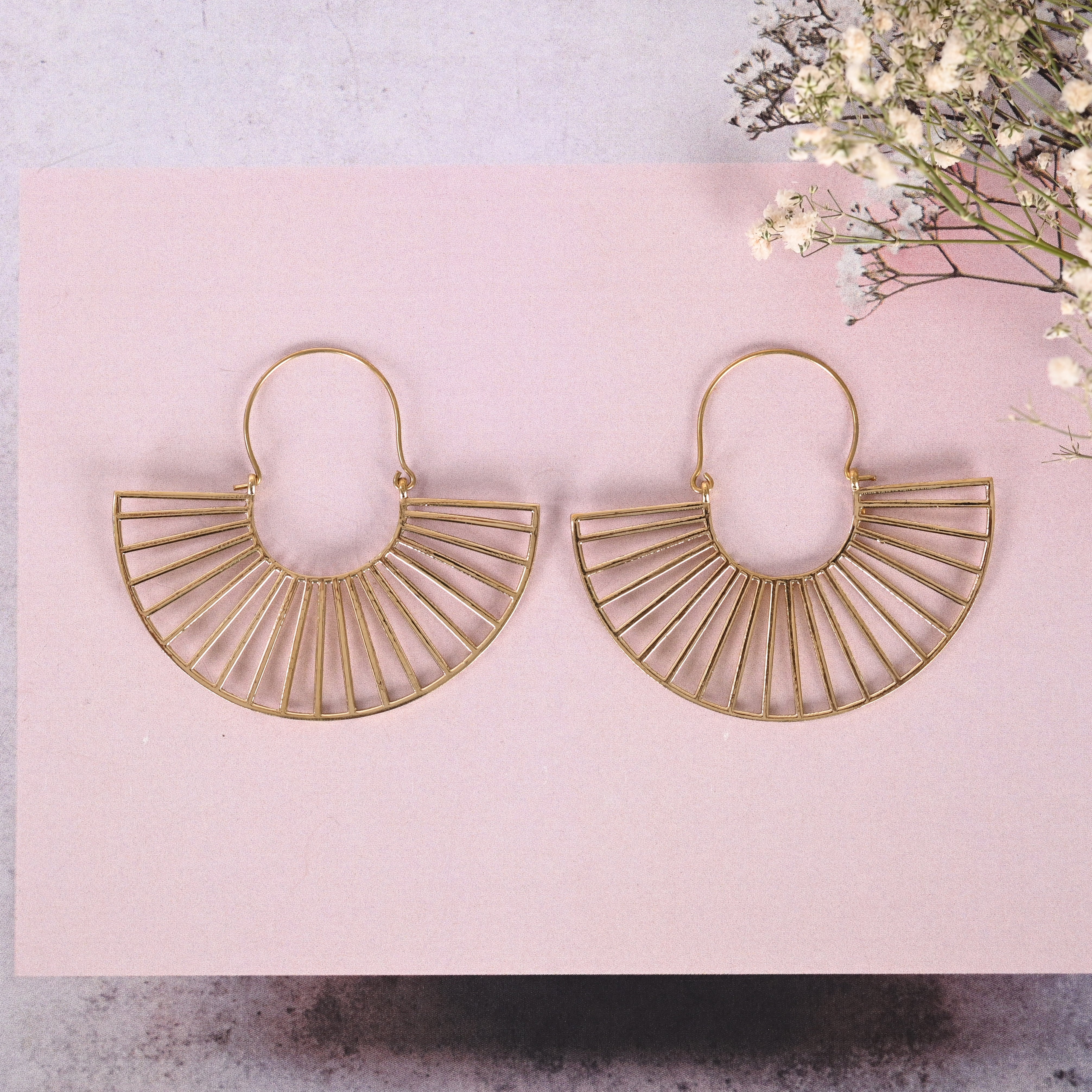 Women's Golden hoop earrings - NVR