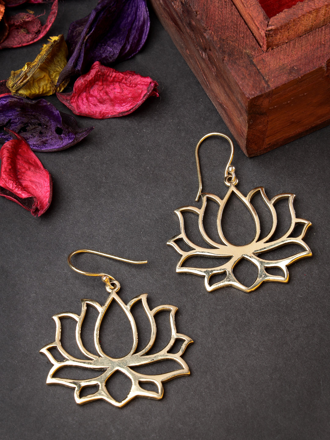 Women's Lotus shaped gold plated earrings - NVR