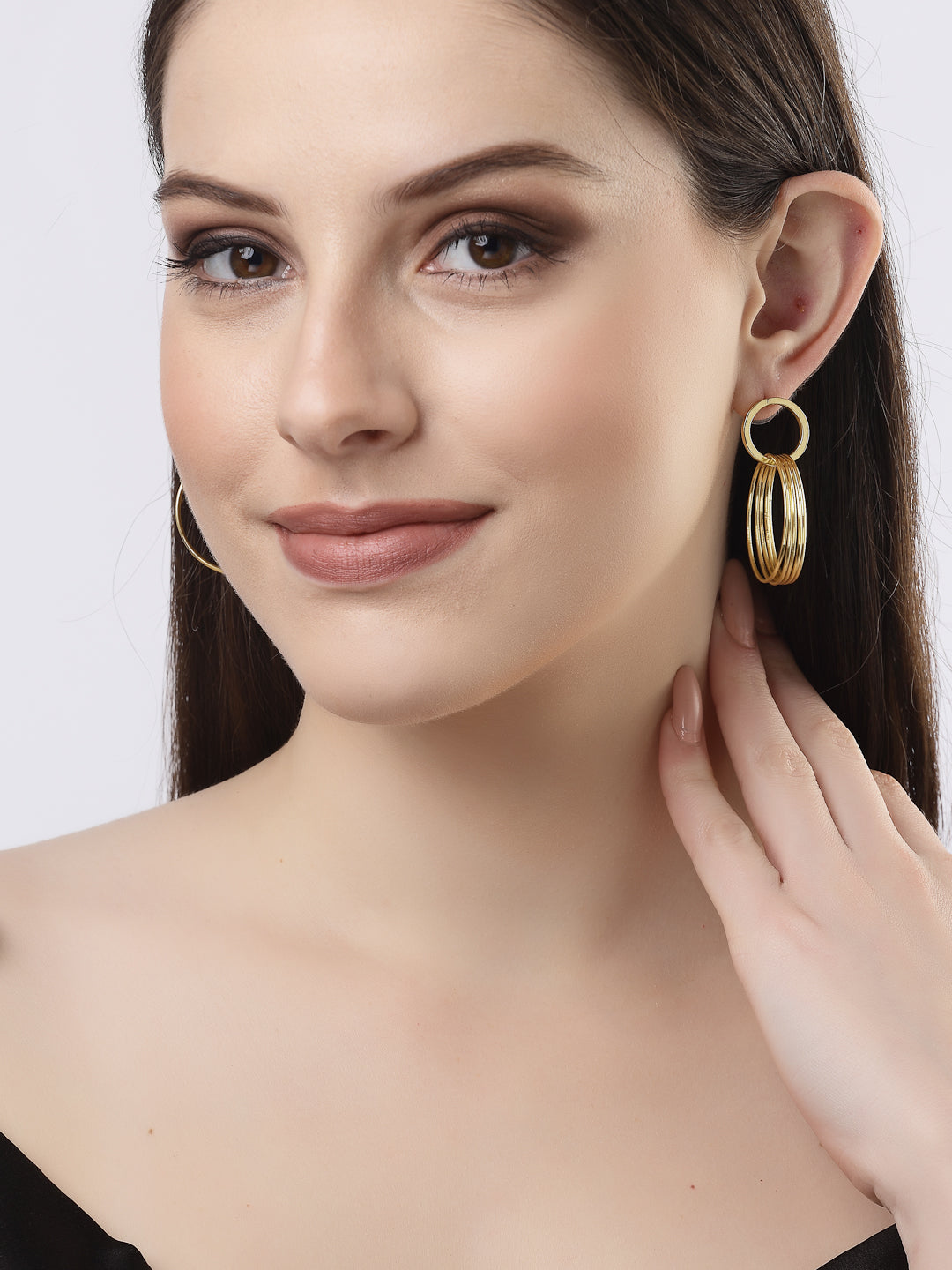 Women's Golden Linked Round Circle Attached Drop Earrings - NVR