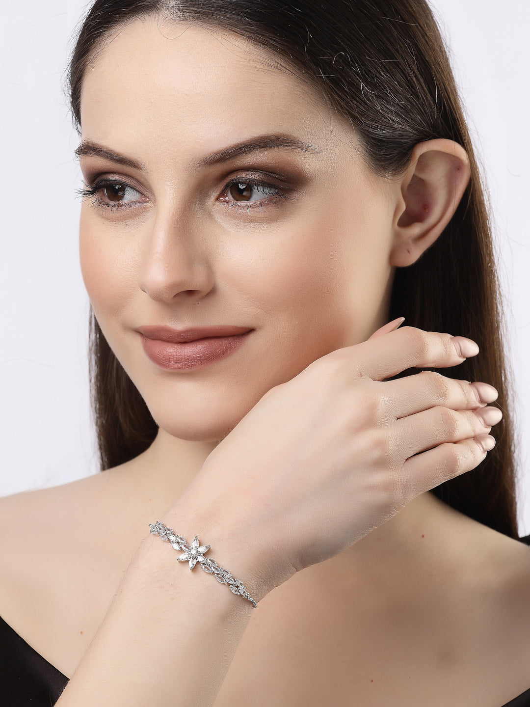 Women's Silver-plated Handcrafted American Diamond Link Bracelet