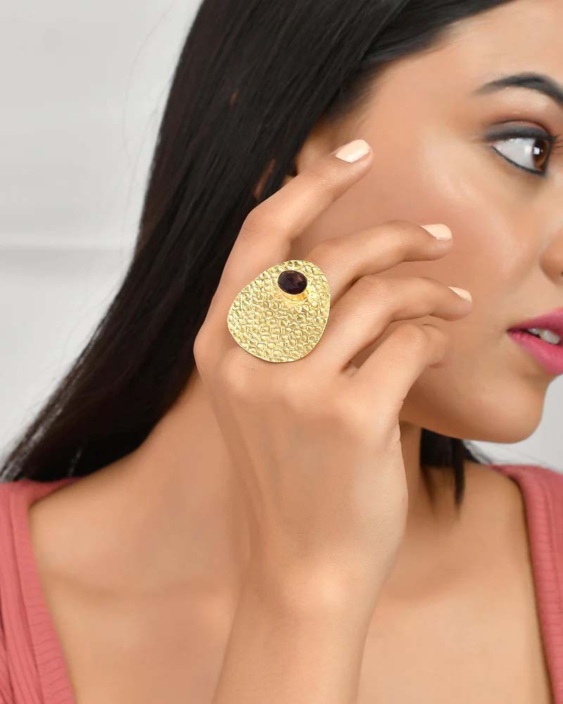 Women's Oval Textured Stone Studded Ring - Zurii Jewels
