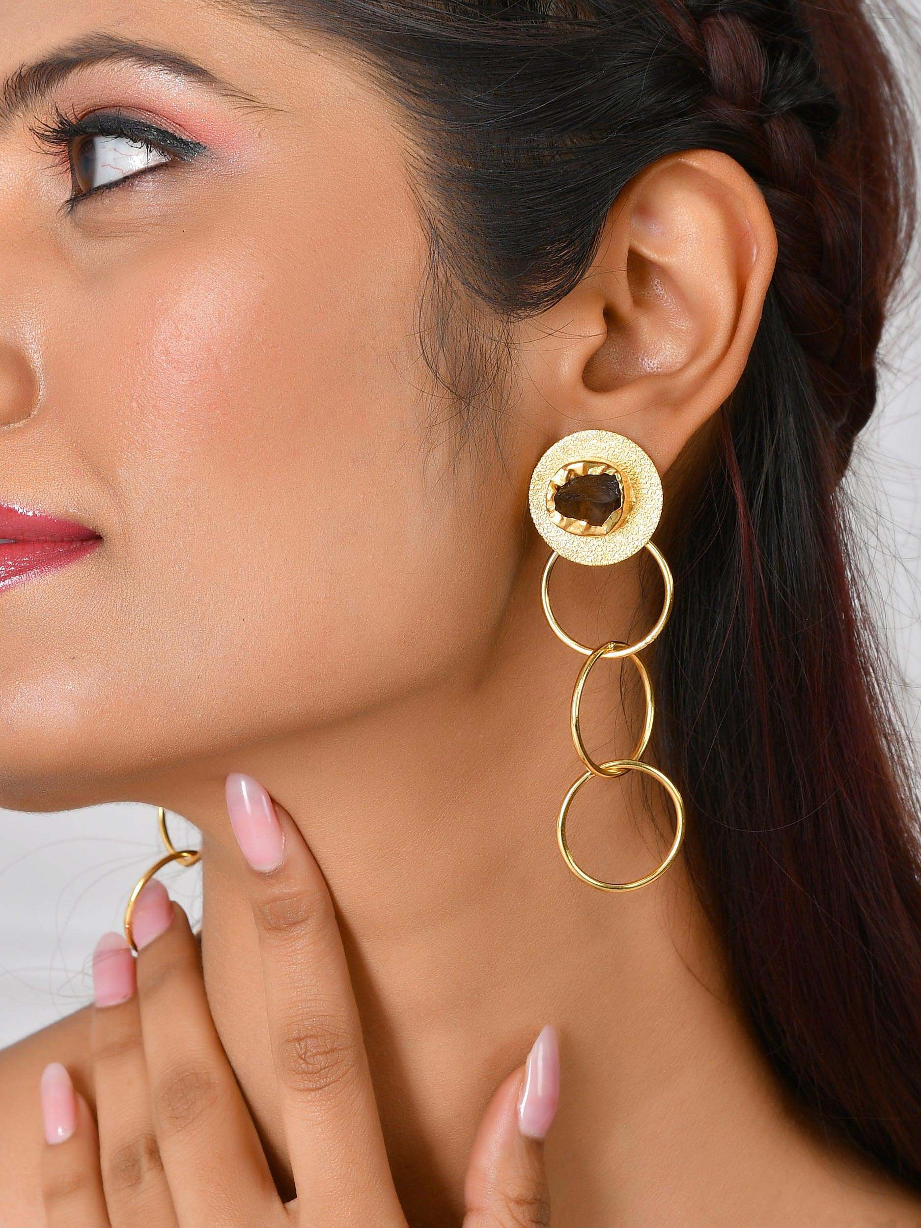 Women's Overlapped Circle Stone Studded Earring