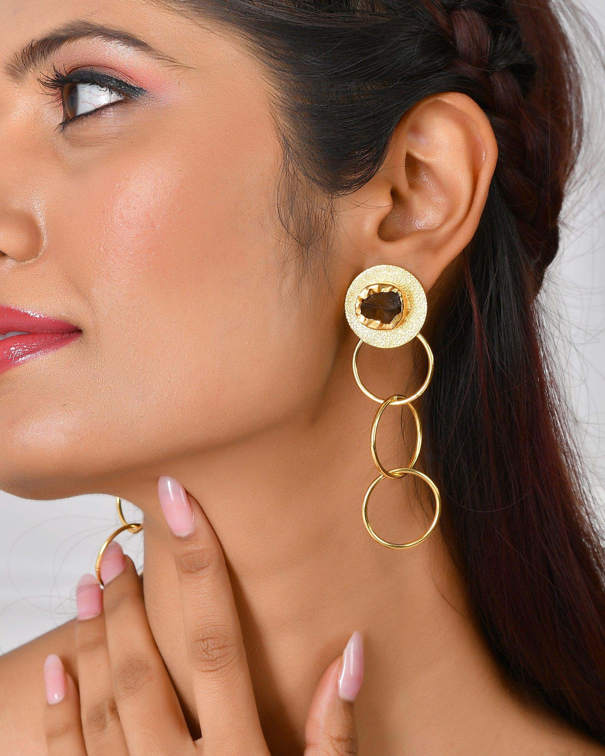 Women's Overlapped Circle Stone Studded Earring