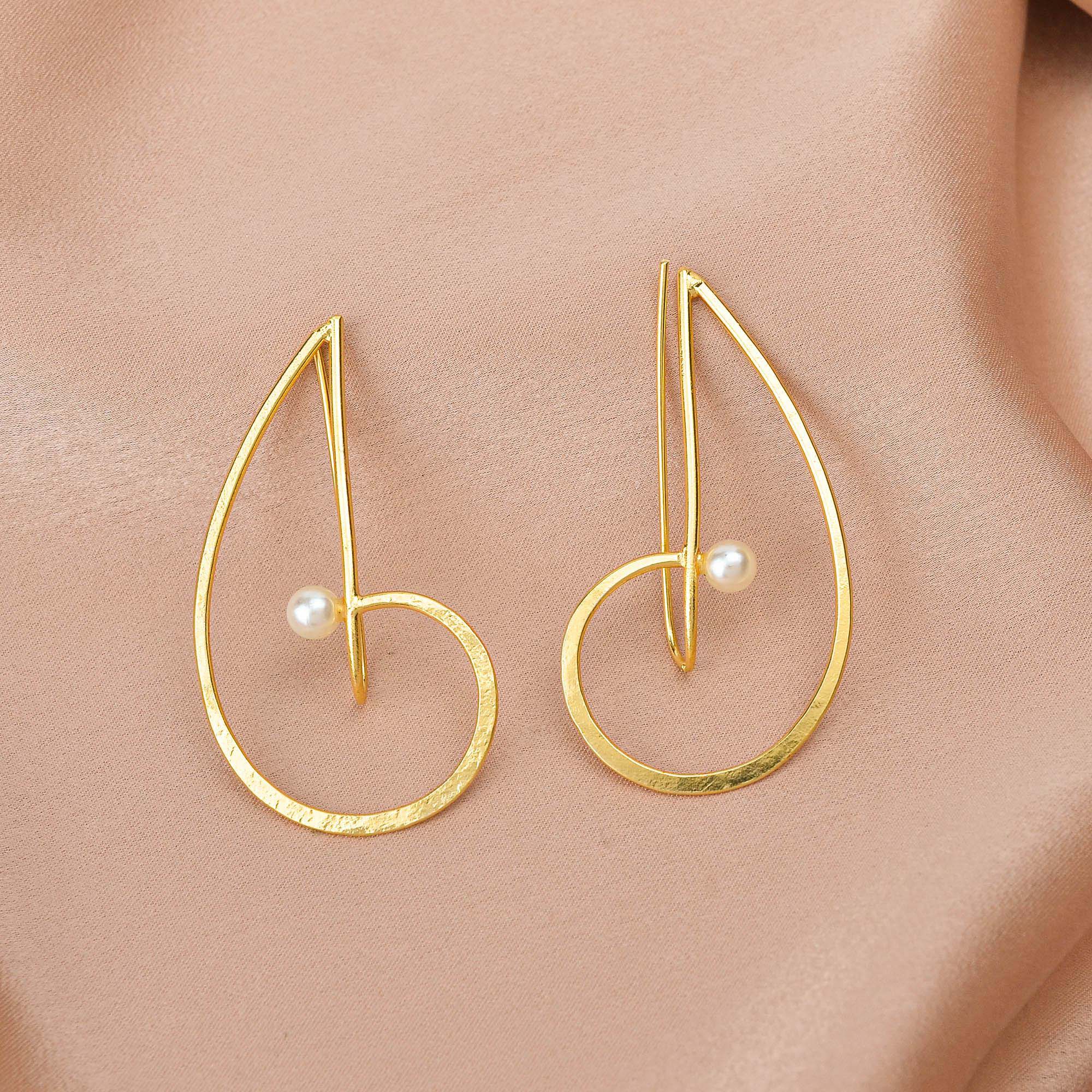 Women's P-Shaped Pearl Earring - Zurii Jewels