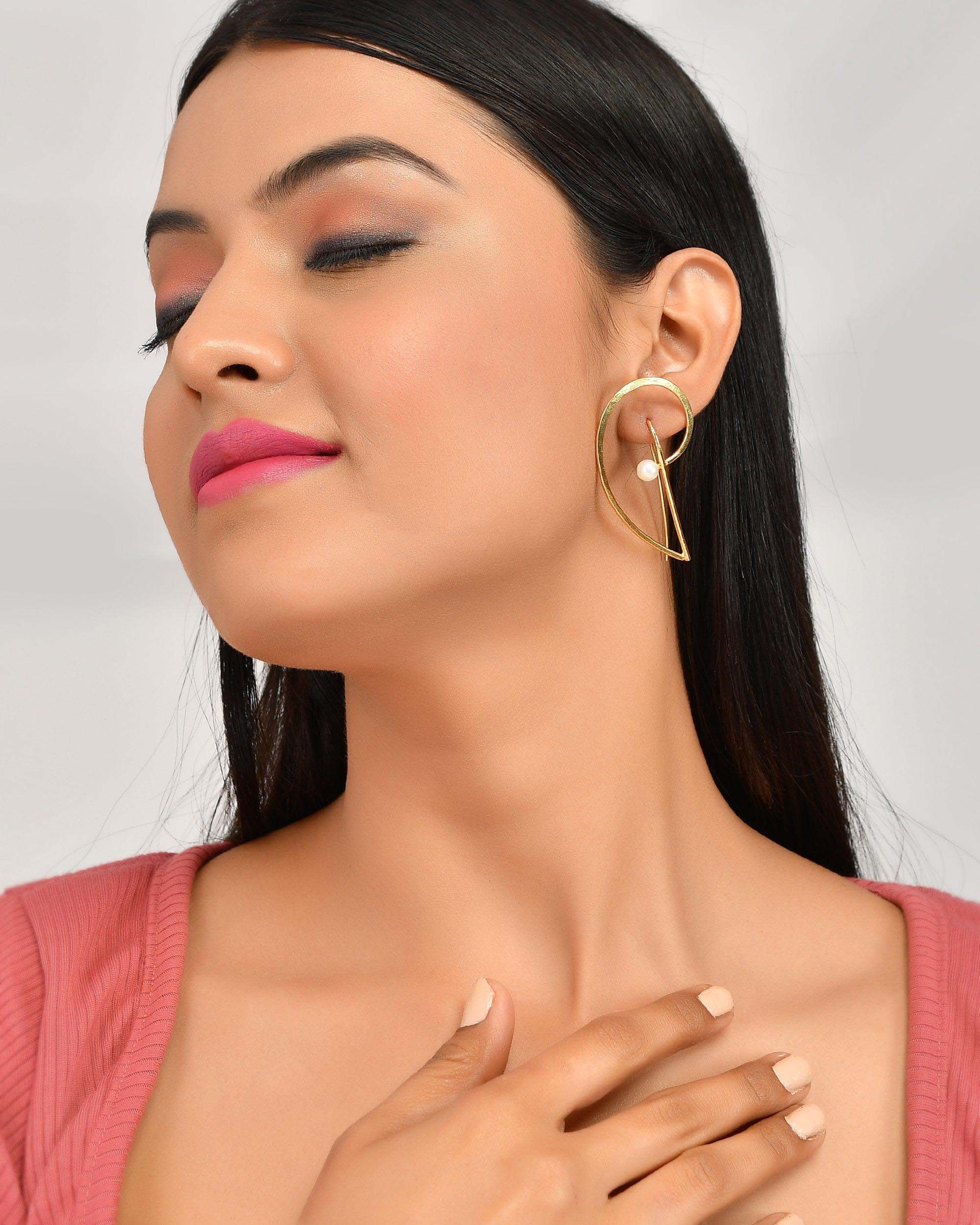 Women's P-Shaped Pearl Earring - Zurii Jewels