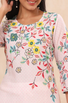 Women's Pink Rayon Printed Straight Kurta