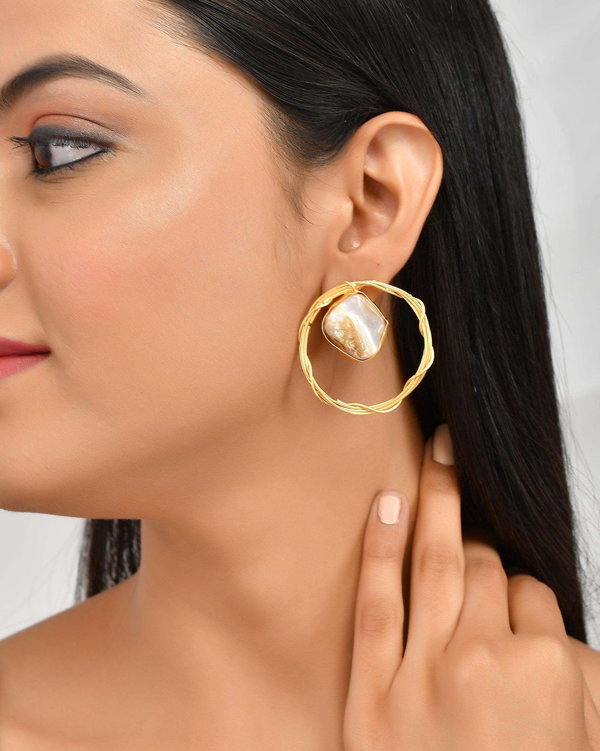 Women's Pearl Twisted Wired Hoop