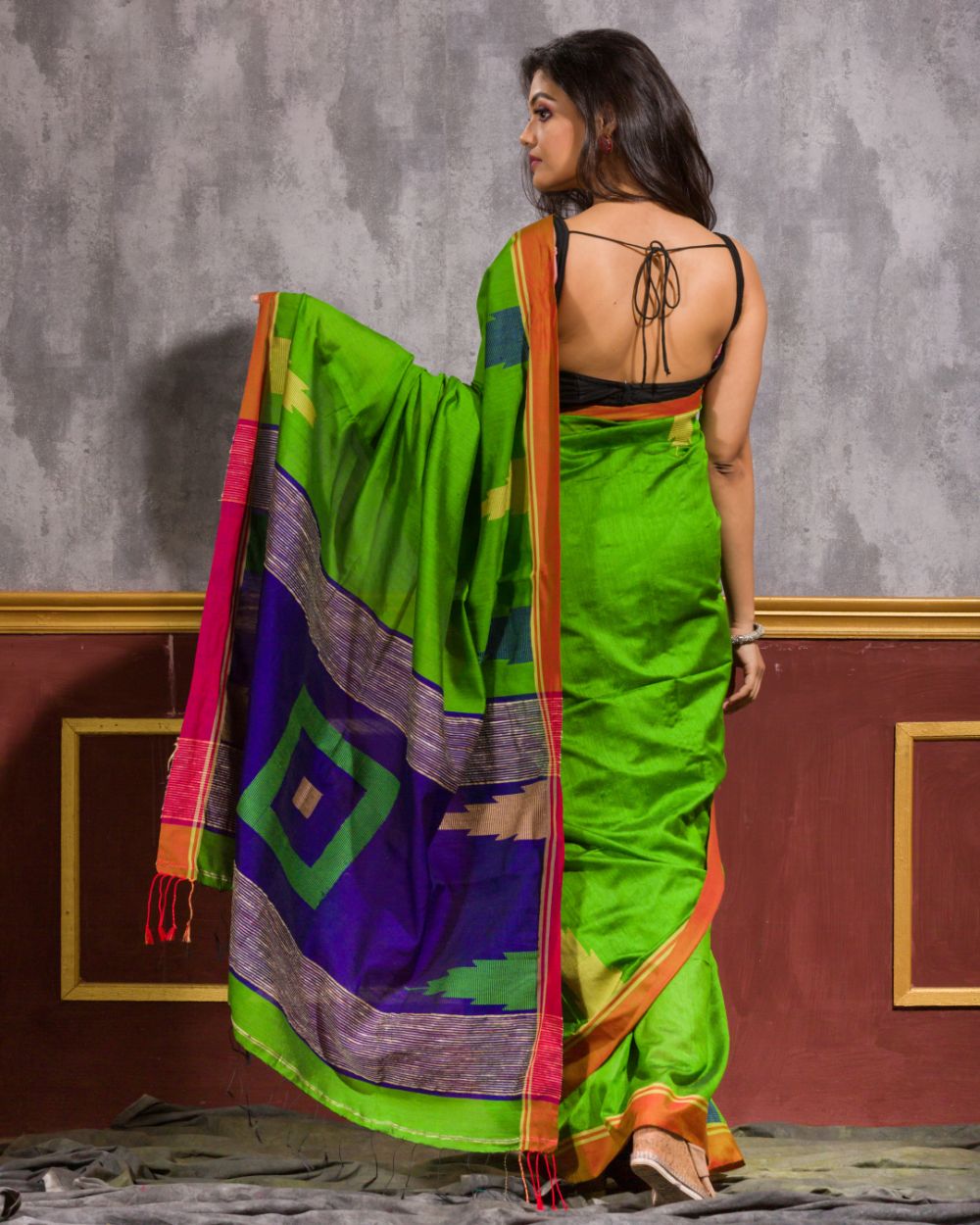 Women's Green Cotton Blend Handloom Saree - Piyari Fashion
