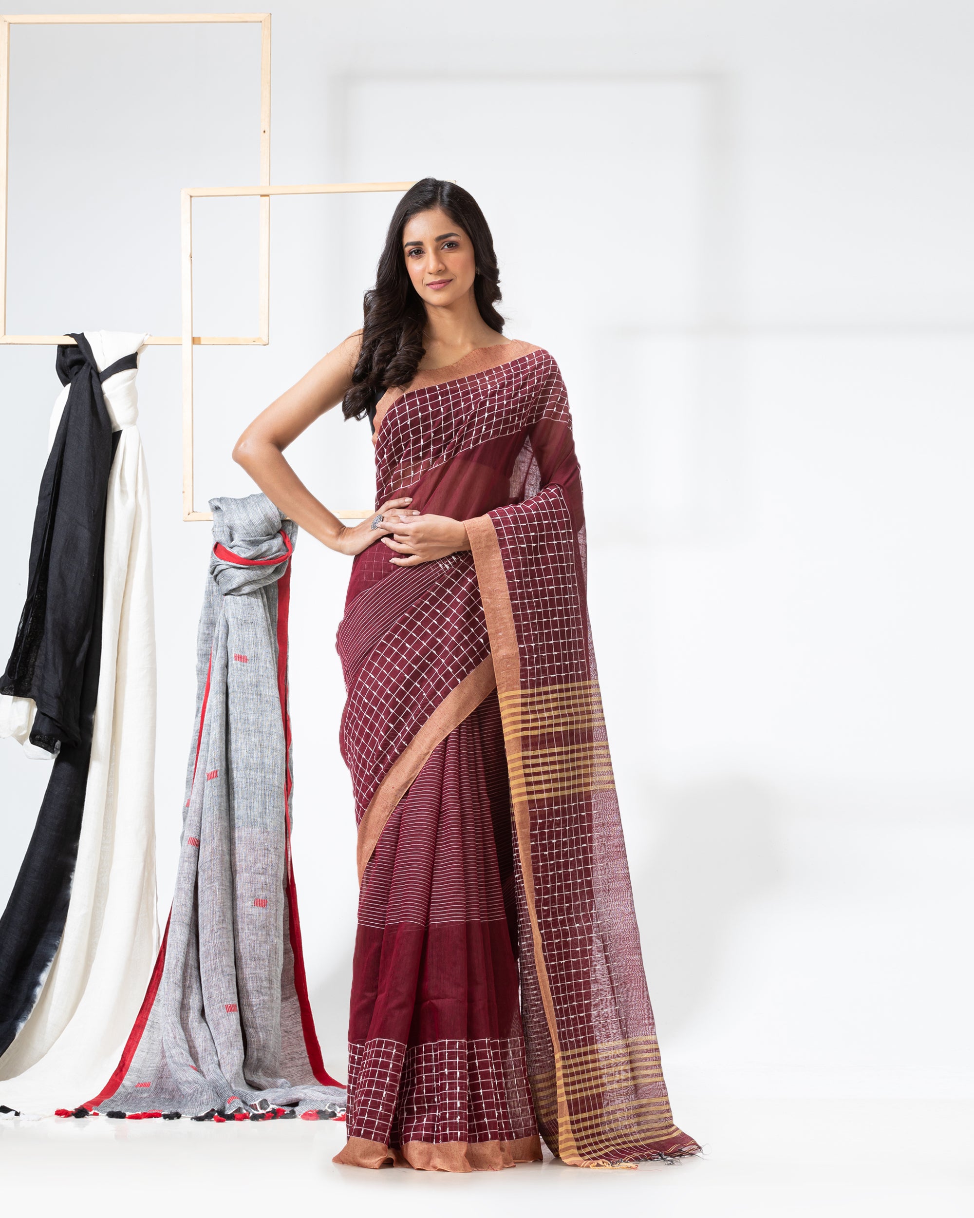 Women's Maroon Cotton Blend Handloom Saree - Piyari Fashion